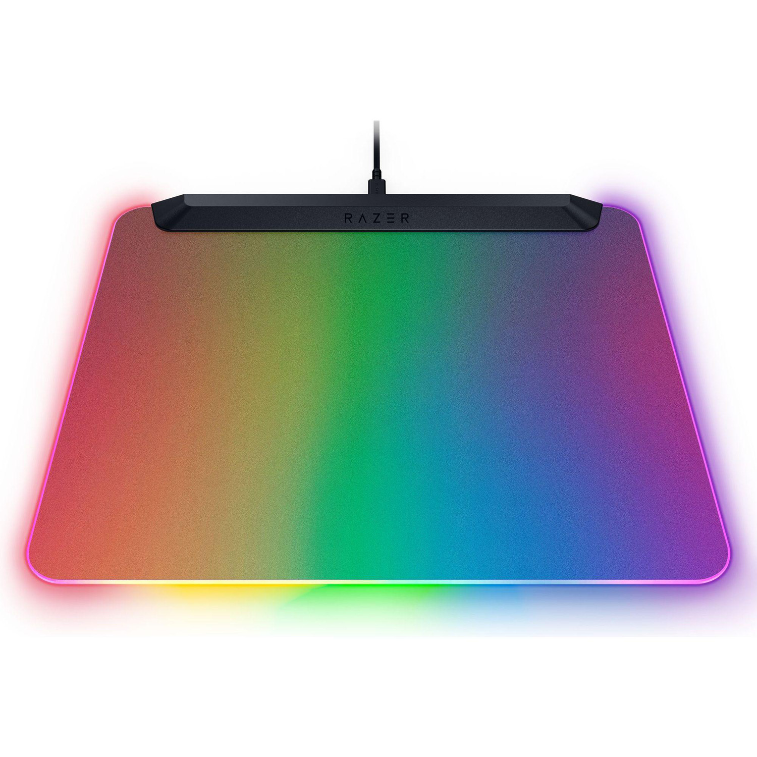 Een rechthoekige muismat met een regenboogverloop. Het heeft een zwarte rand en het Razer-logo bovenaan.