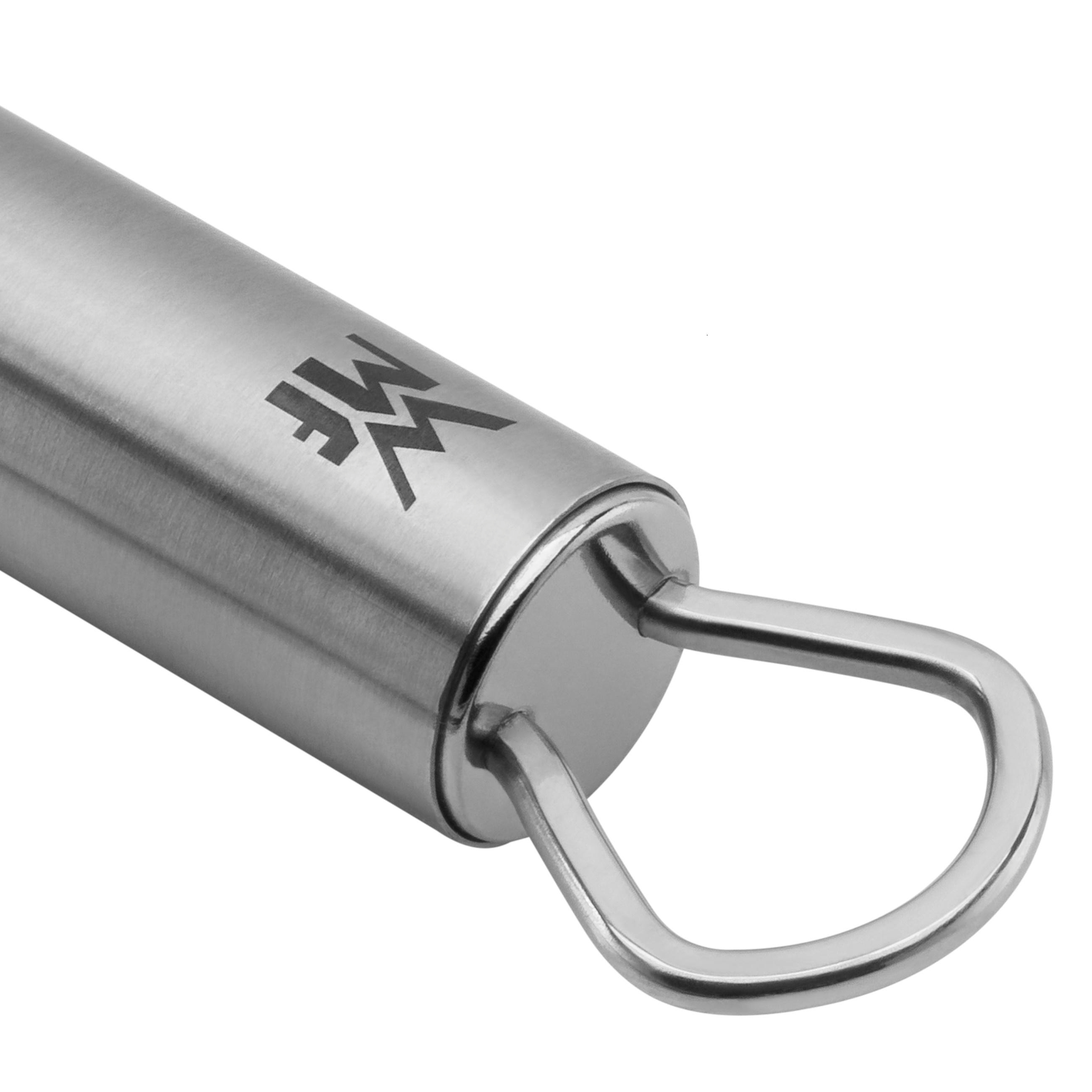 Nahaufnahme eines Edelstahlgriffs mit WMF-Logo.