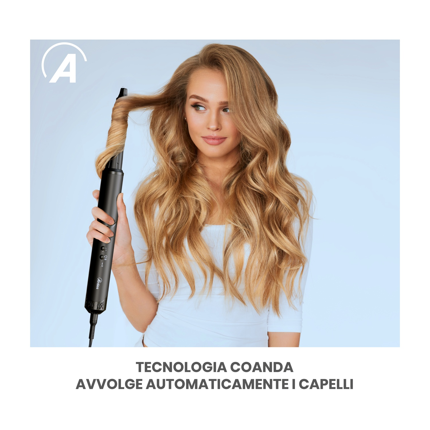 Una donna si arriccia i capelli con un ferro arricciacapelli nero, con capelli biondi.