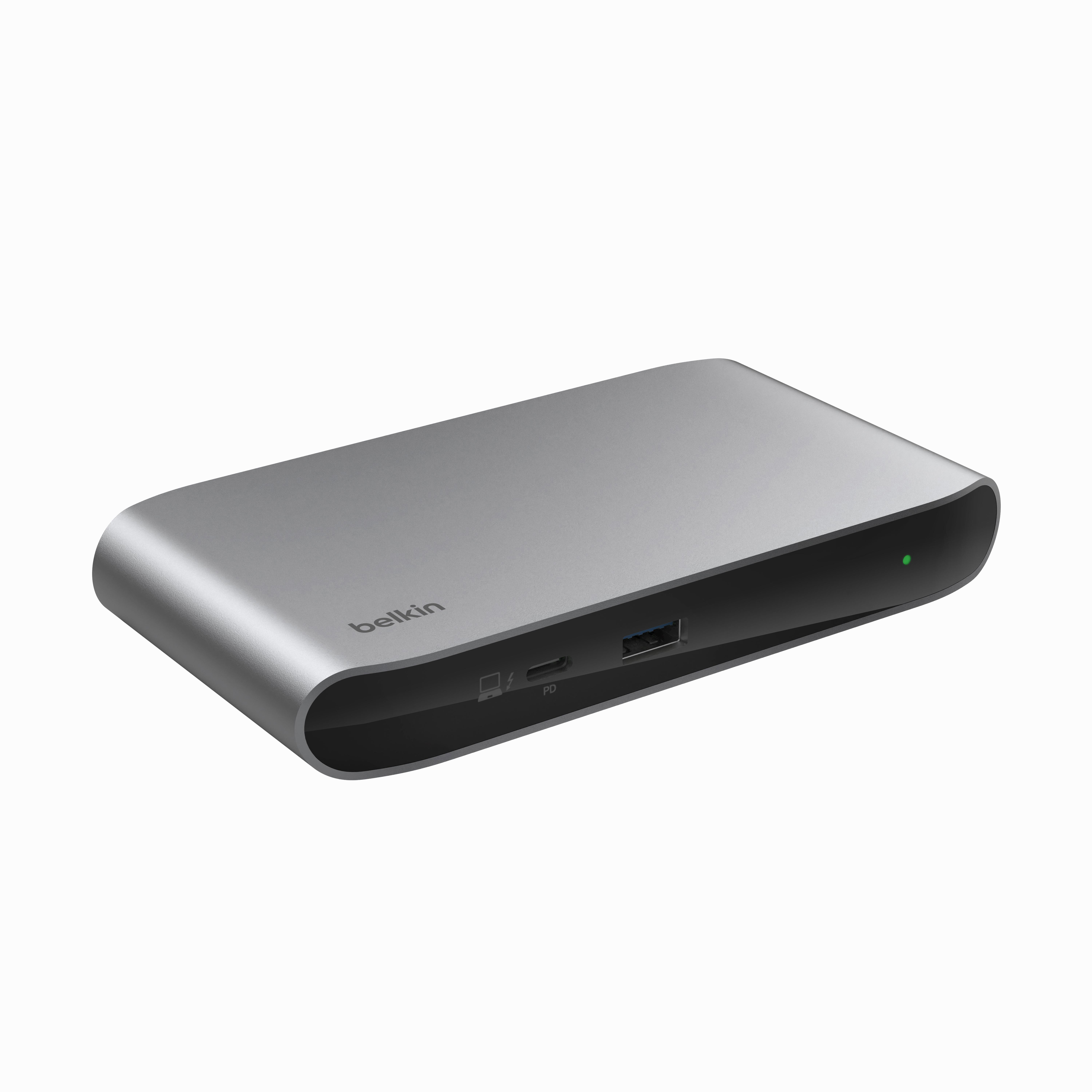 Silbernes Belkin-Gerät. Rechteckige Form mit abgerundeten Kanten. USB- und Stromanschlüsse an der Seite.