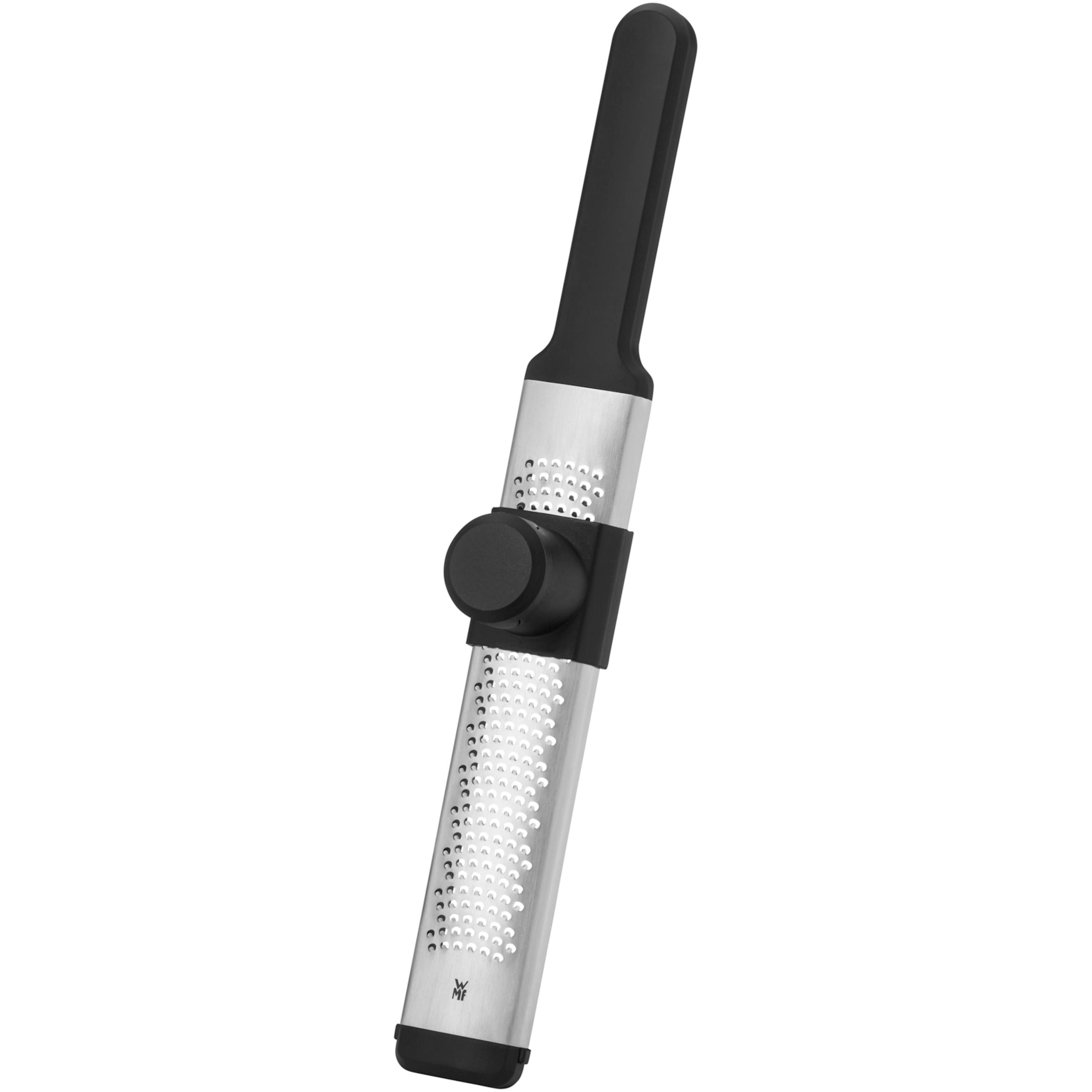 Eine silberne Reibe mit schwarzem Griff, schräge Ansicht.