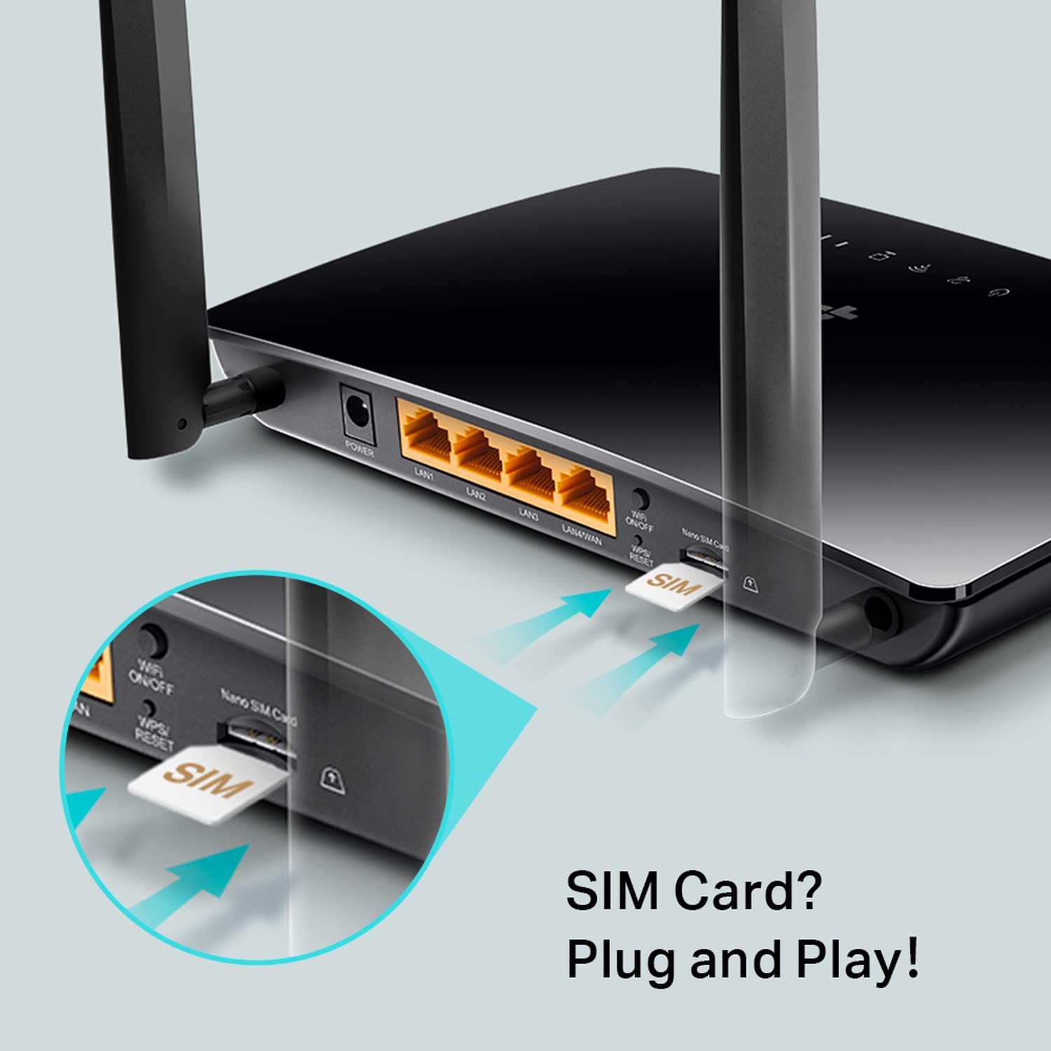 Un router nero con antenne, inserimento scheda SIM e testo: Plug and Play!