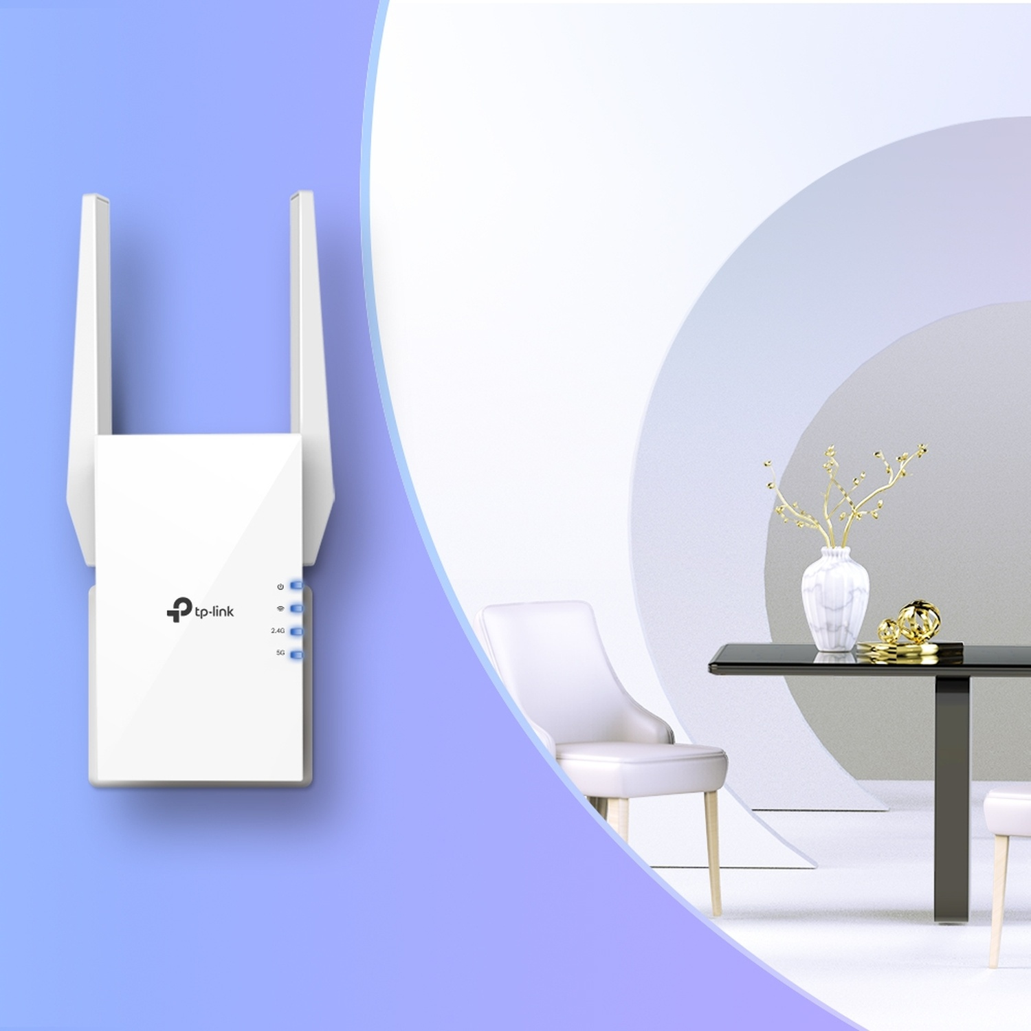Un ripetitore Wi-Fi bianco con due antenne. Il dispositivo è posizionato su uno sfondo blu e bianco.