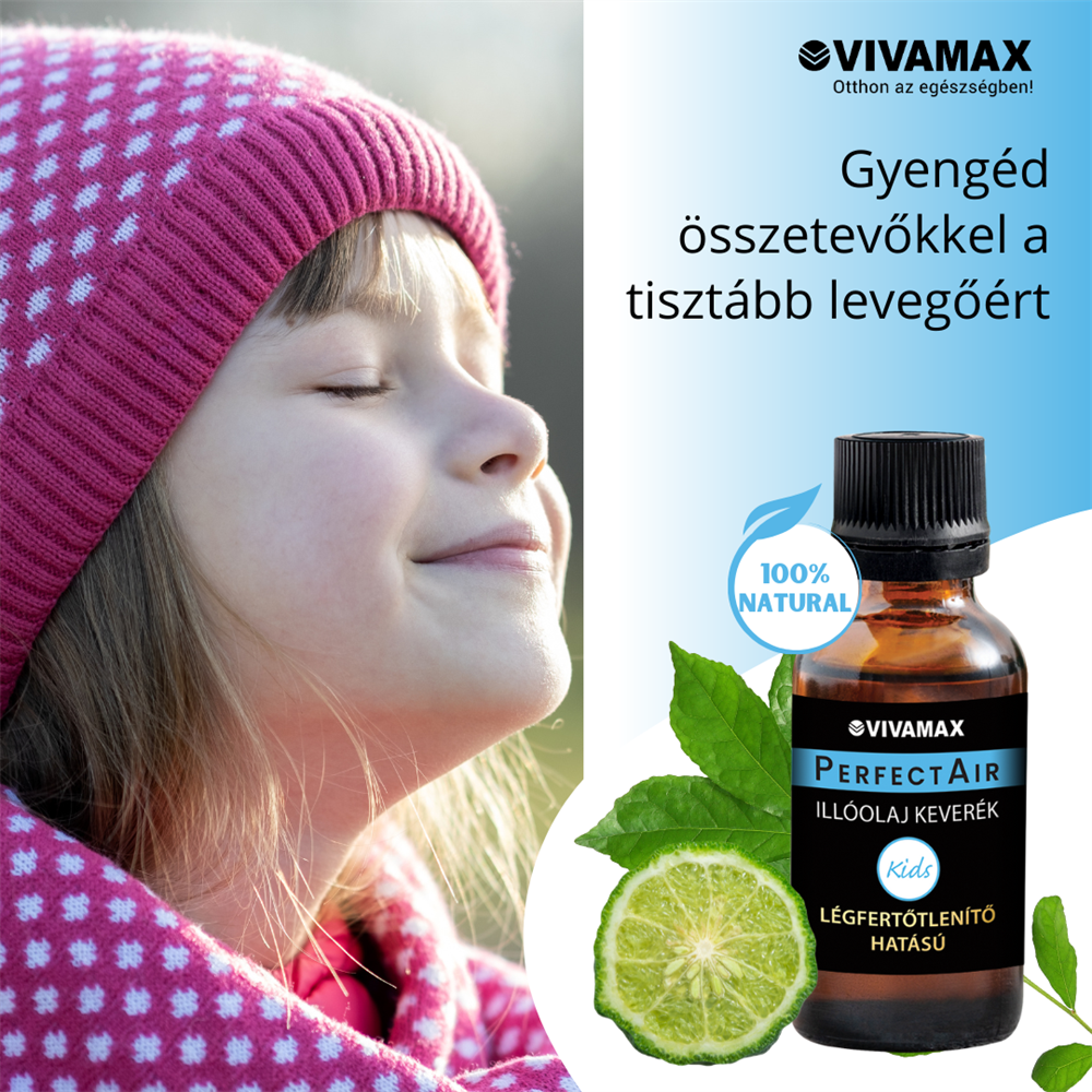 Egy rózsaszín sapkás lány, aki egy légfrissítő üveget szagol.
