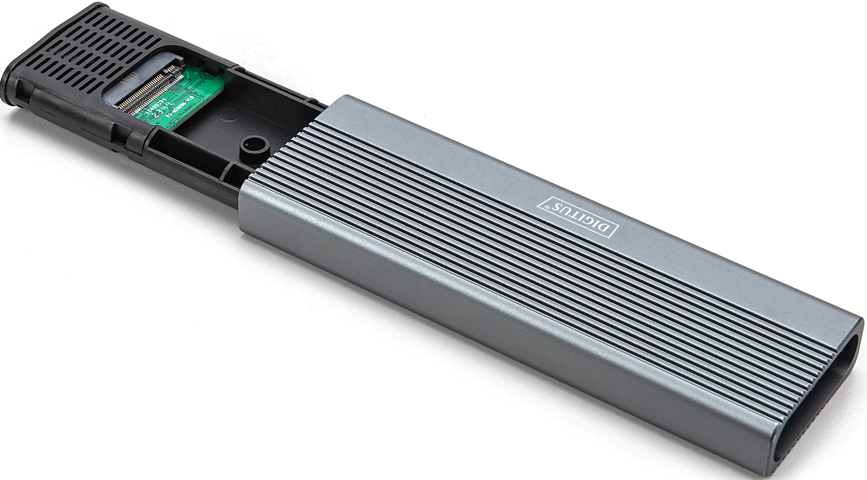 Ein graues Digitus SSD-Gehäuse mit Schiebedeckel, teilweise geöffnet, Innenraum sichtbar.