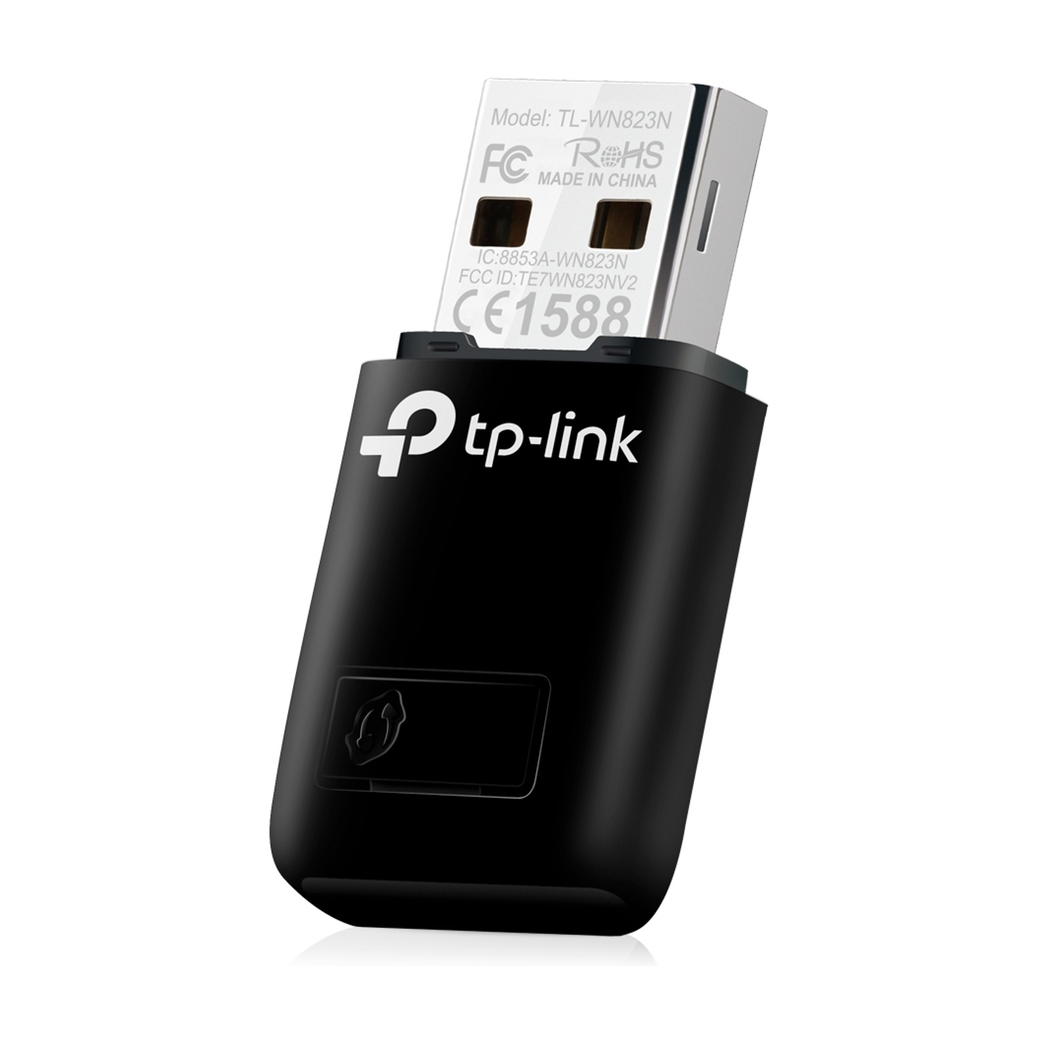 Un computer desktop argentato con porte e jack visibili.