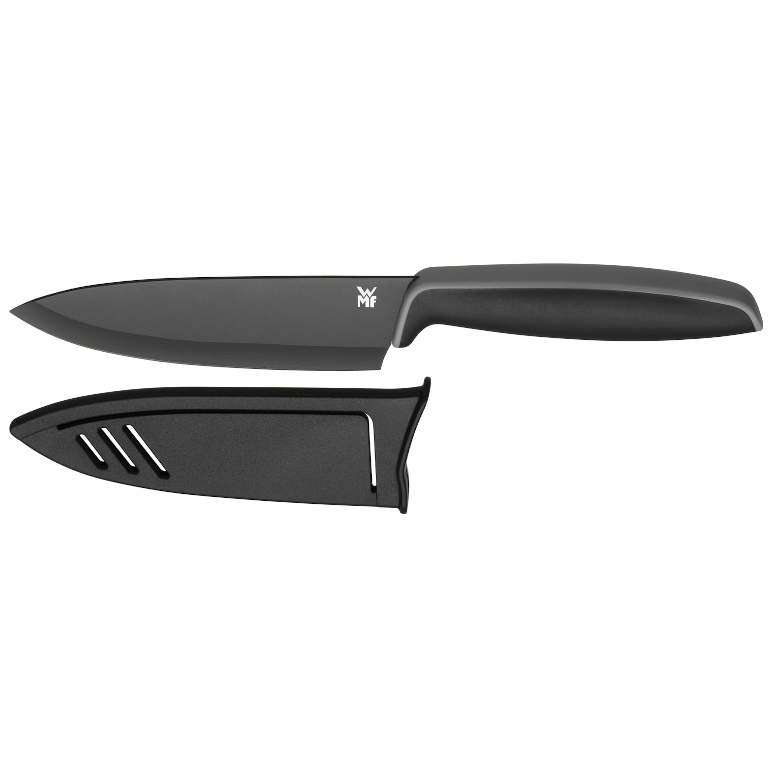 Ein schwarzes Küchenmesser mit einer schwarzen Scheide daneben auf weißem Hintergrund.
