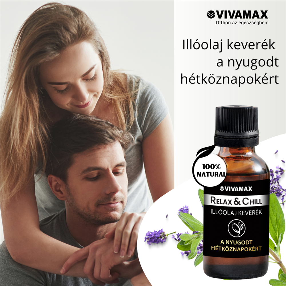 Pár illóolajos üveget tart.