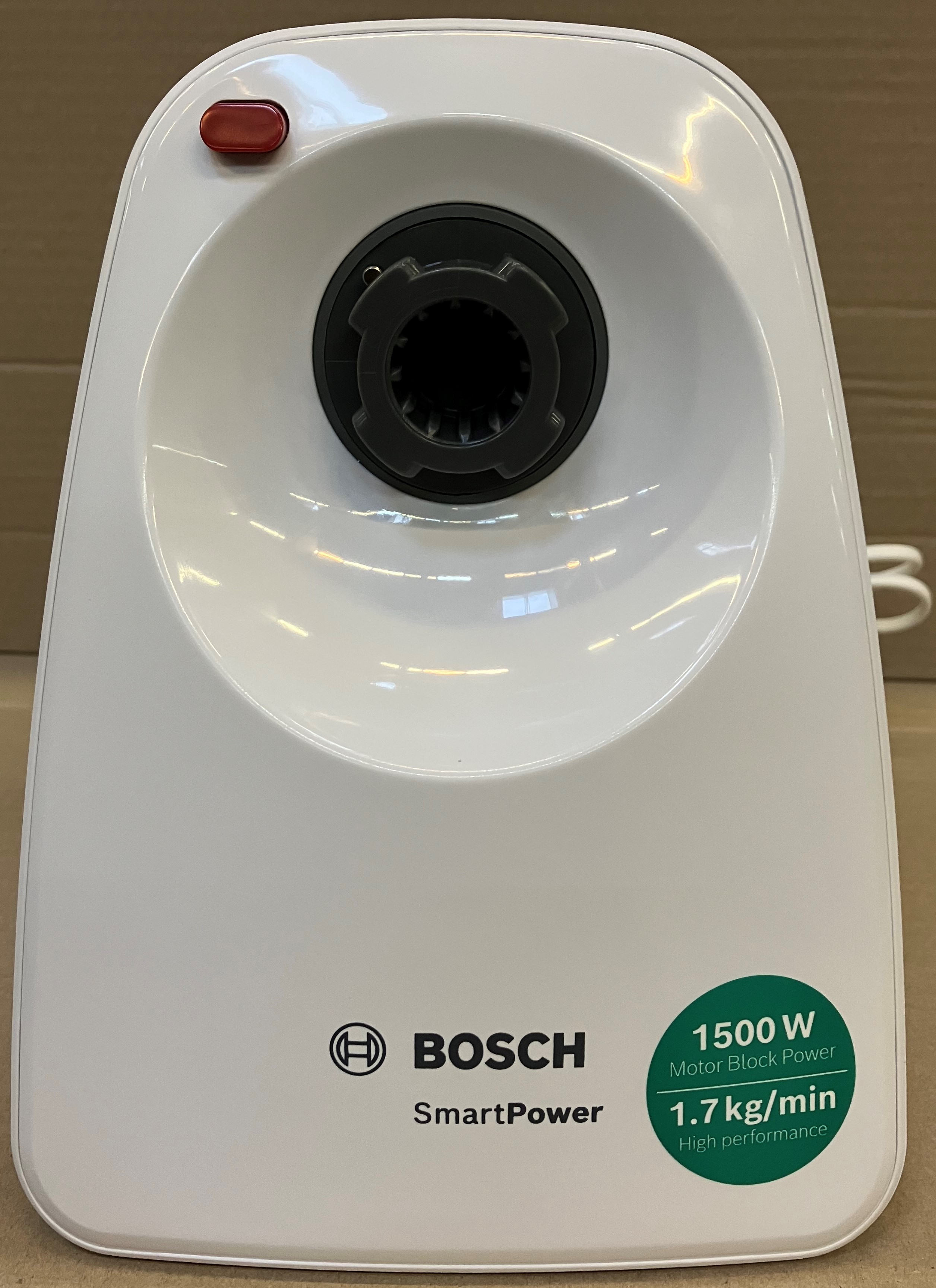 Biała maszynka do mięsa Bosch z tekstem i informacjami na froncie.