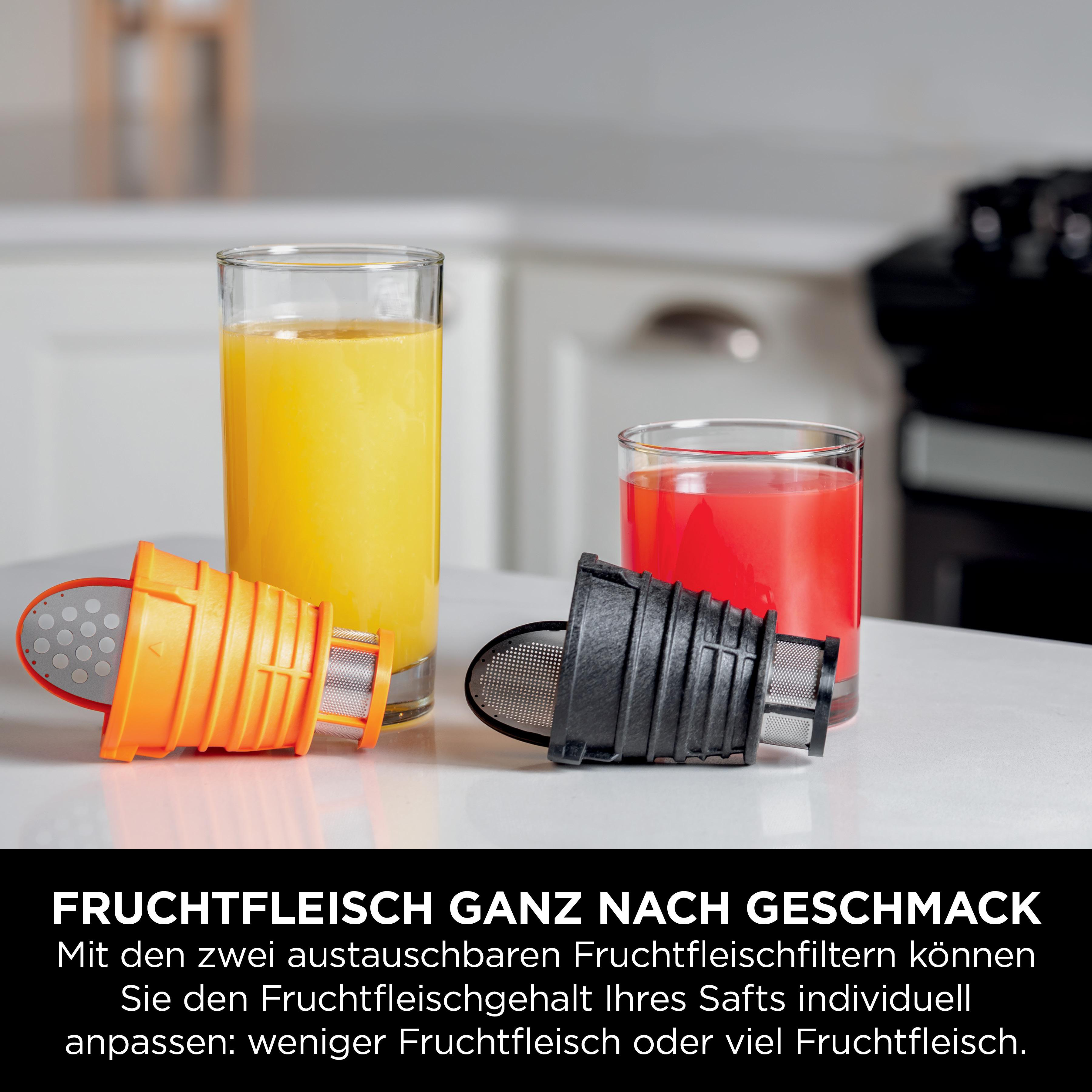 Zwei Gläser Saft mit Fruchtfleischfiltern. Orange und rot. Weiße Oberfläche.