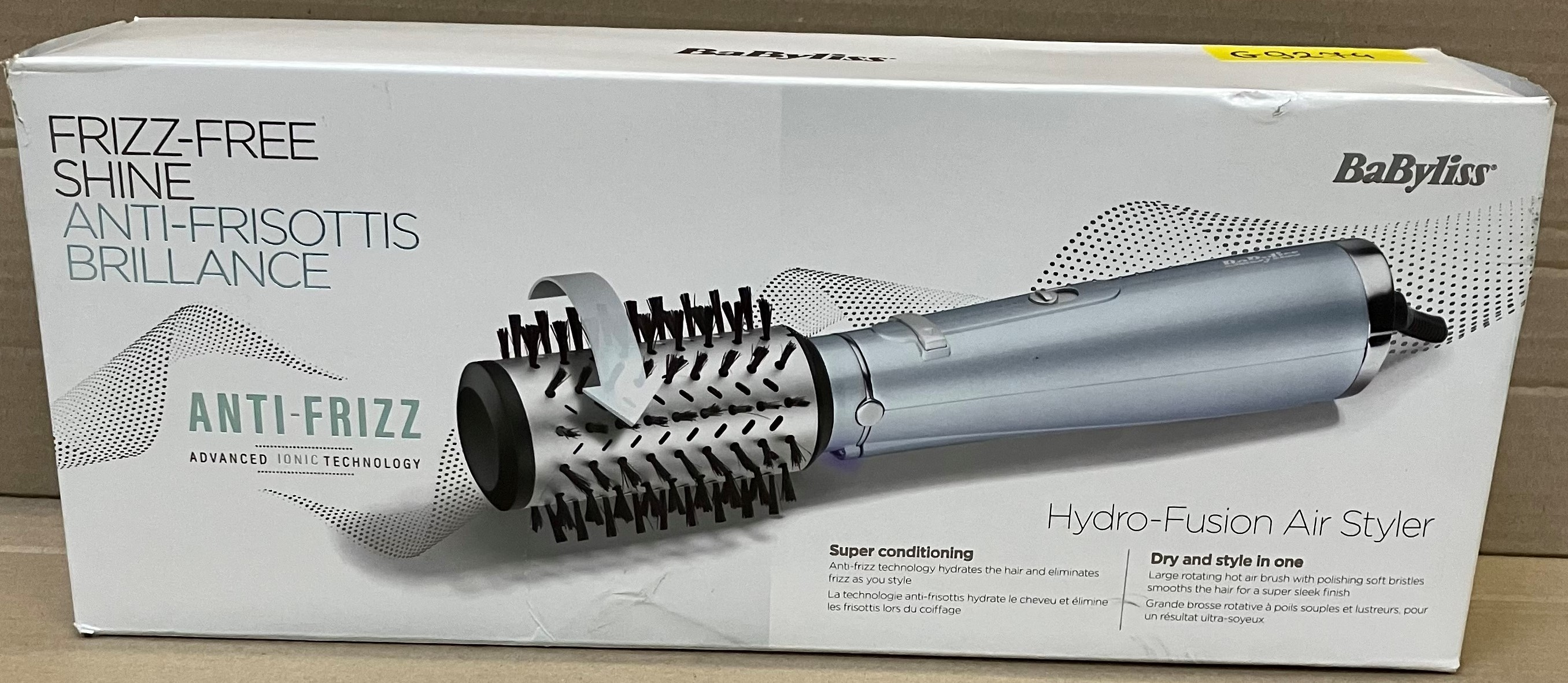 Pudełko BaByliss Hydro-Fusion Air Styler z obrotową szczotką.