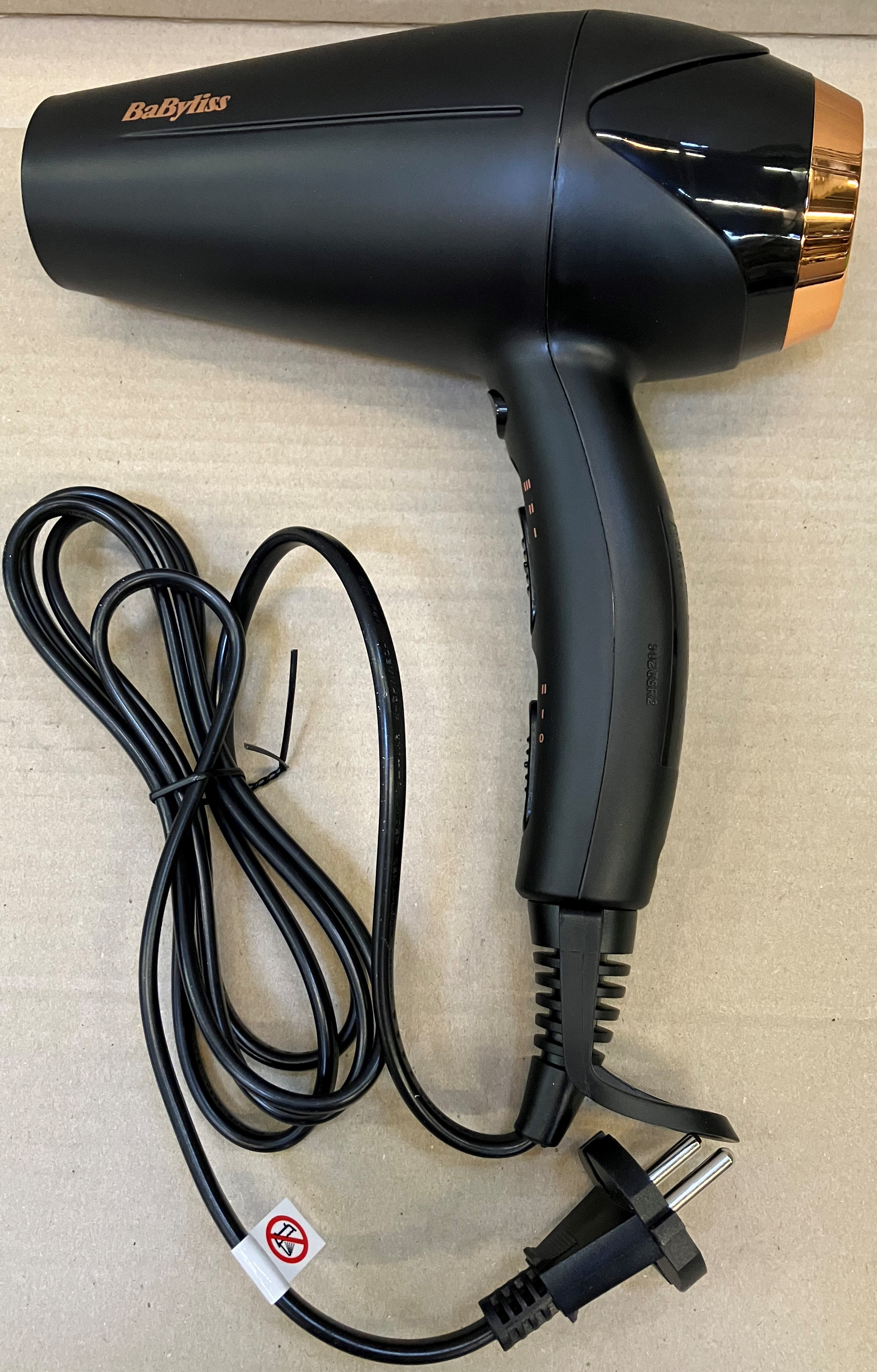 OUTLET - Suszarka do włosów BABYLISS D570DE Czarny