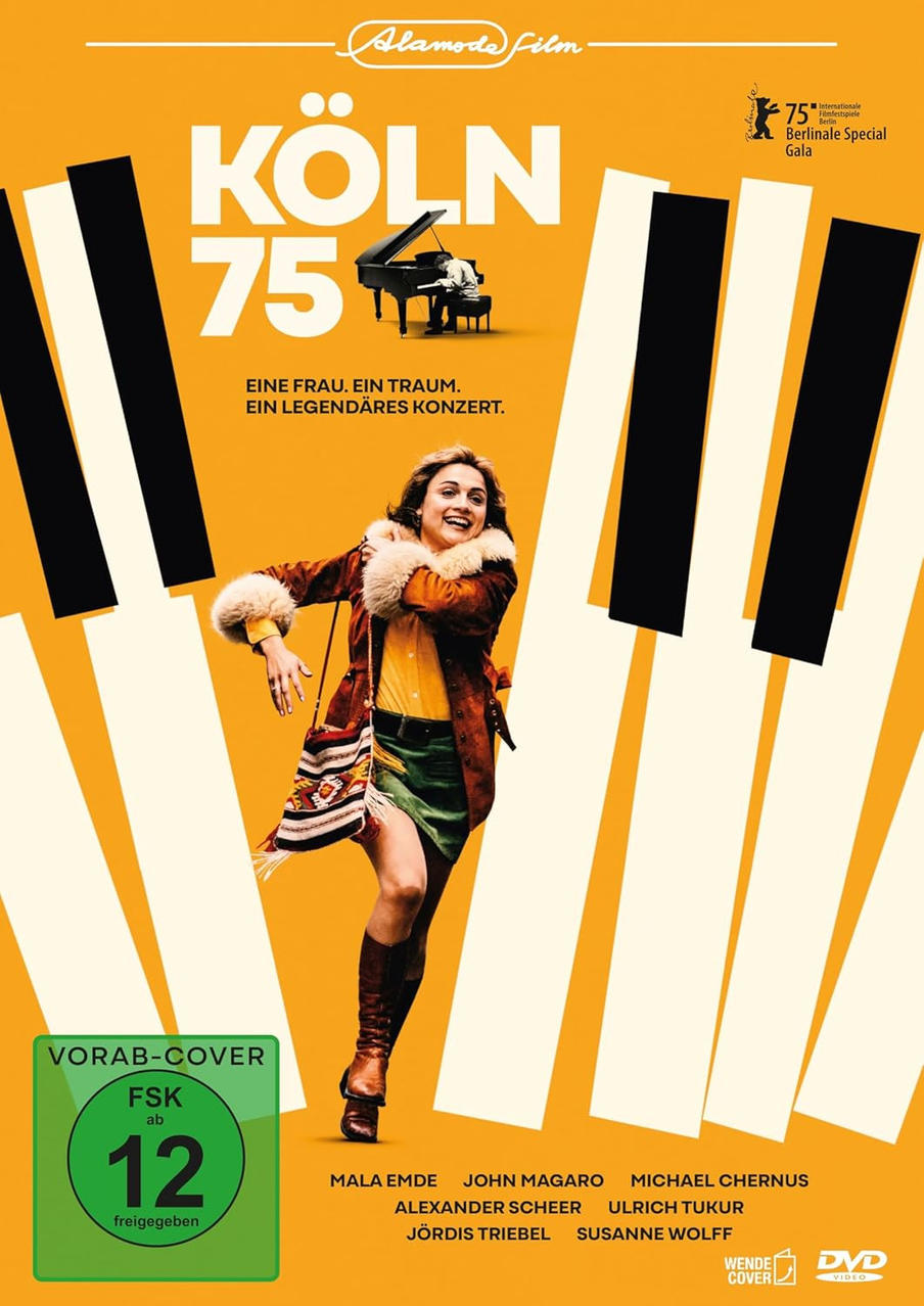 Filmplakat: 'Köln 75', Frau auf der Bühne, Klaviertasten. Gelber und schwarzer Hintergrund, Filmfestival Logo.
