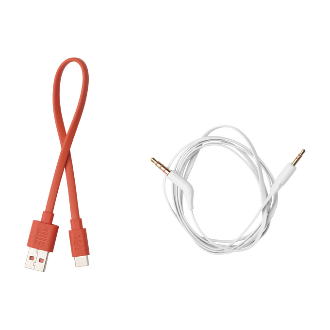 Zwei JBL-Kabel: ein USB-zu-USB-C-Kabel in Orange und ein weißes Audiokabel.