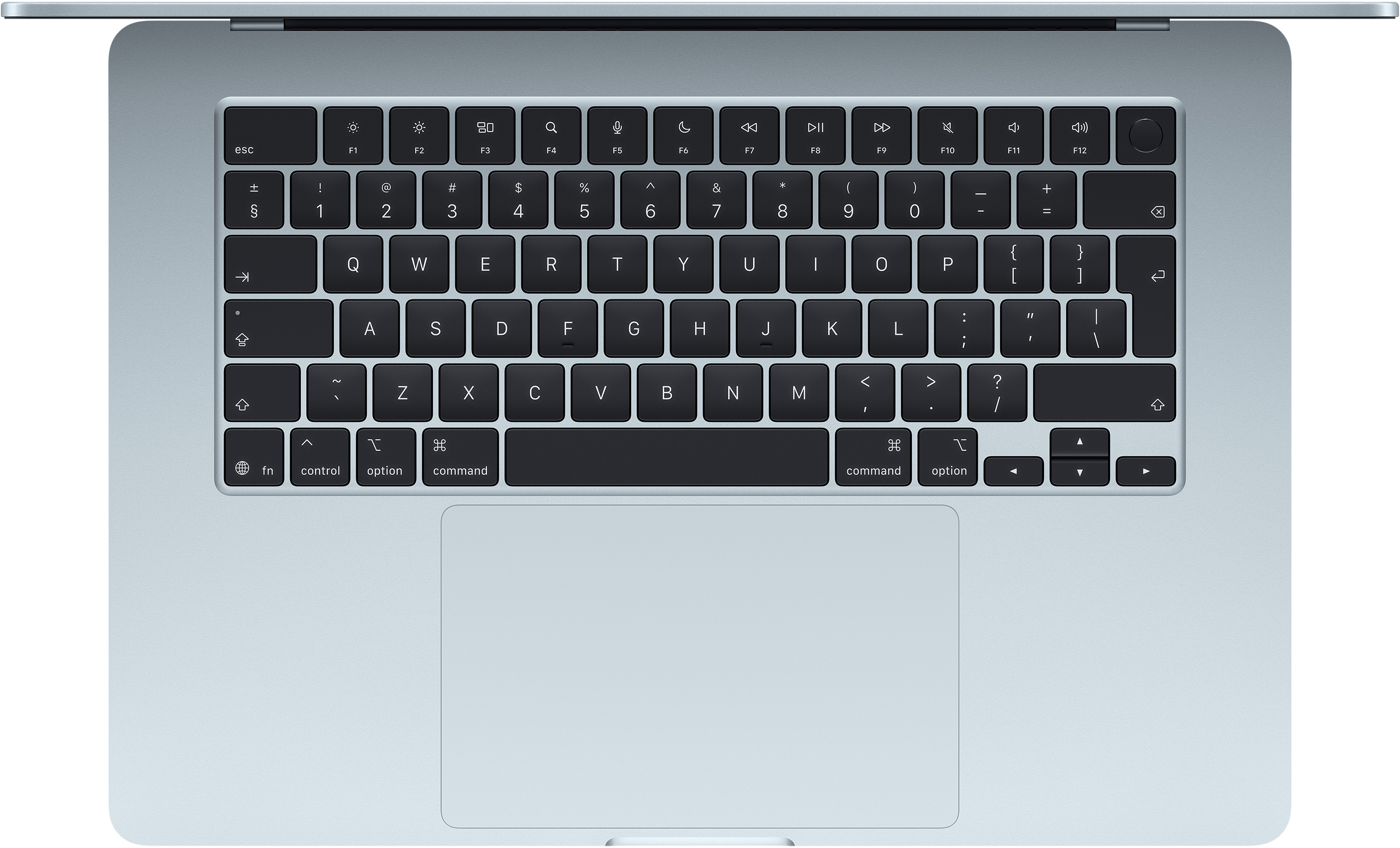 Felülnézet egy ezüst laptop billentyűzetére. Fekete billentyűk fehér felirattal. Fehér háttér.