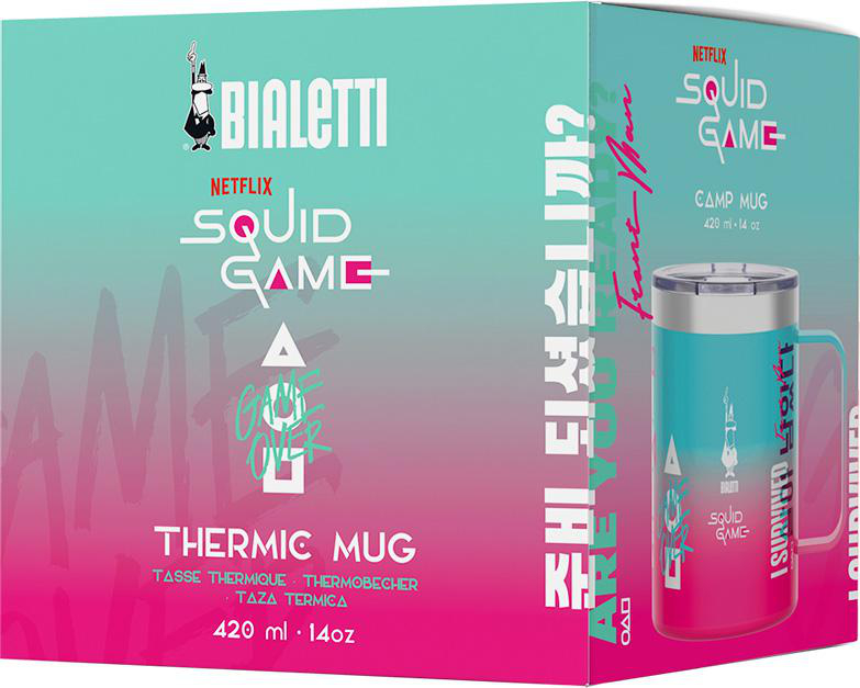 Squid Game Thermobecher. Blau und rosa mit Text und Bildern.