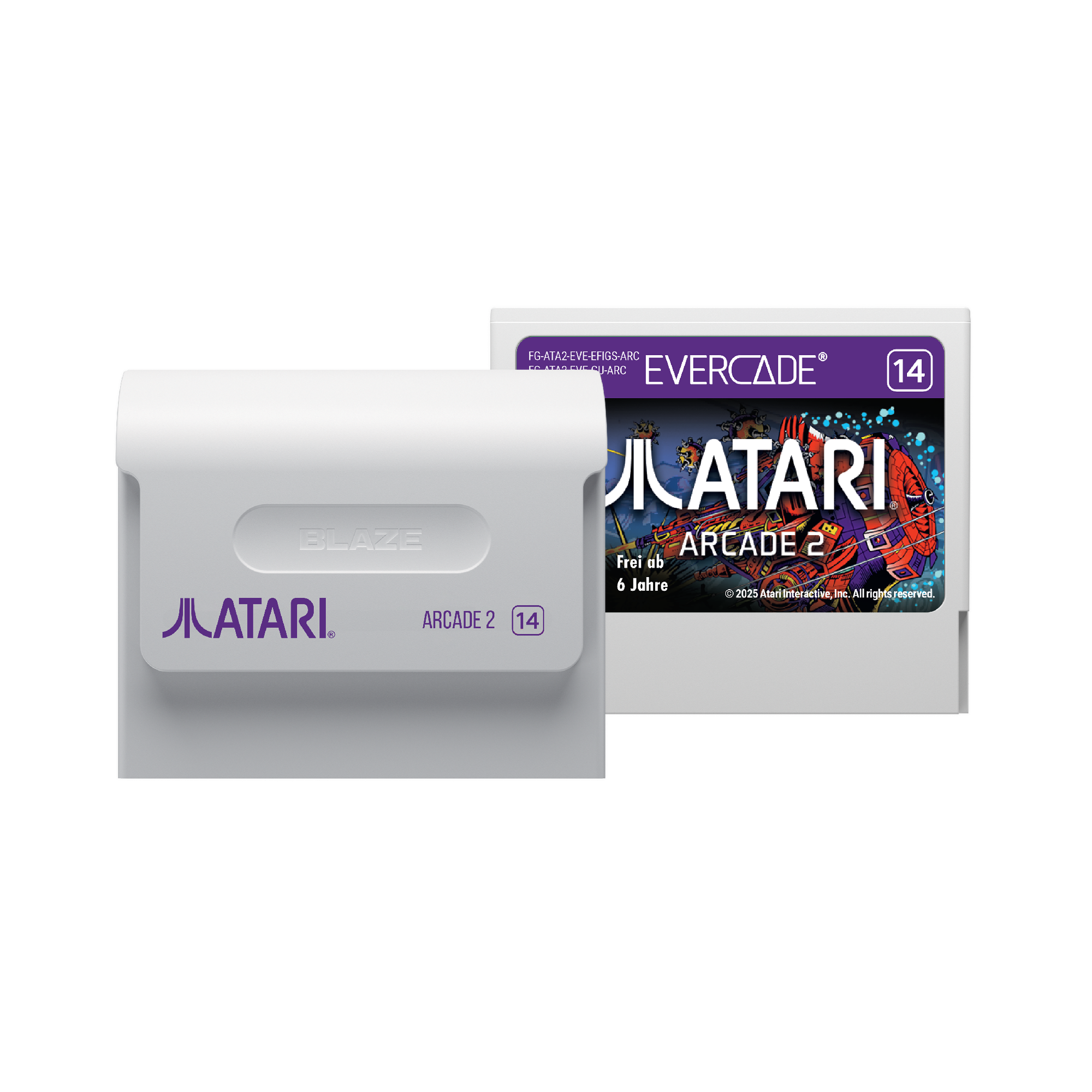 Zwei weiße Atari-Spielkassetten, eine mit Spielgrafik und Text, vor weißem Hintergrund.