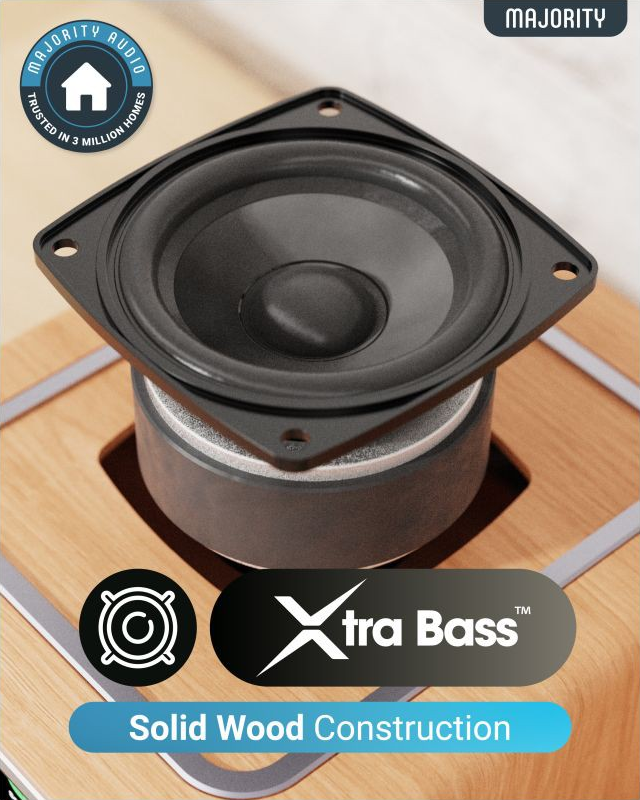 Haut-parleur avec le logo Xtra Bass et les mots Solid Wood Construction.