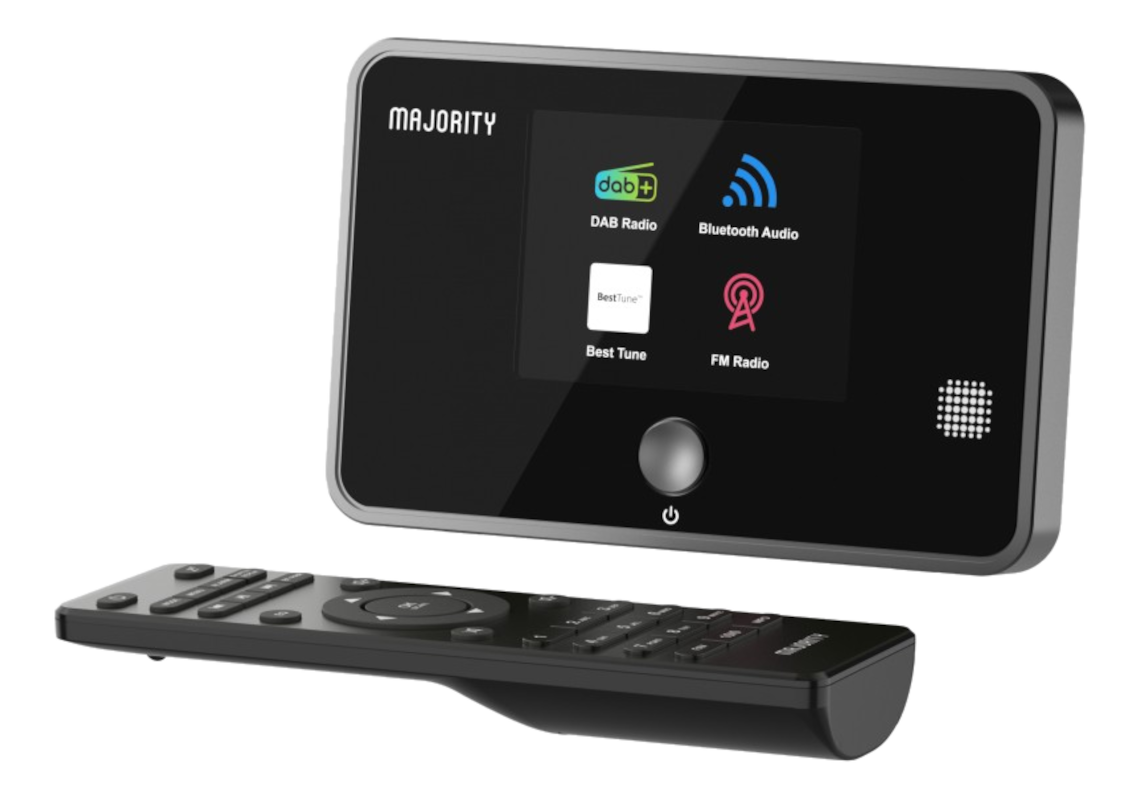 Una radio DAB nera con telecomando. Ha uno schermo con opzioni radio. Lo sfondo è nero.
