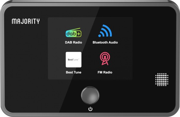 Una radio digitale nera con un display che mostra le opzioni radio: DAB, Bluetooth, Best Tune e FM.