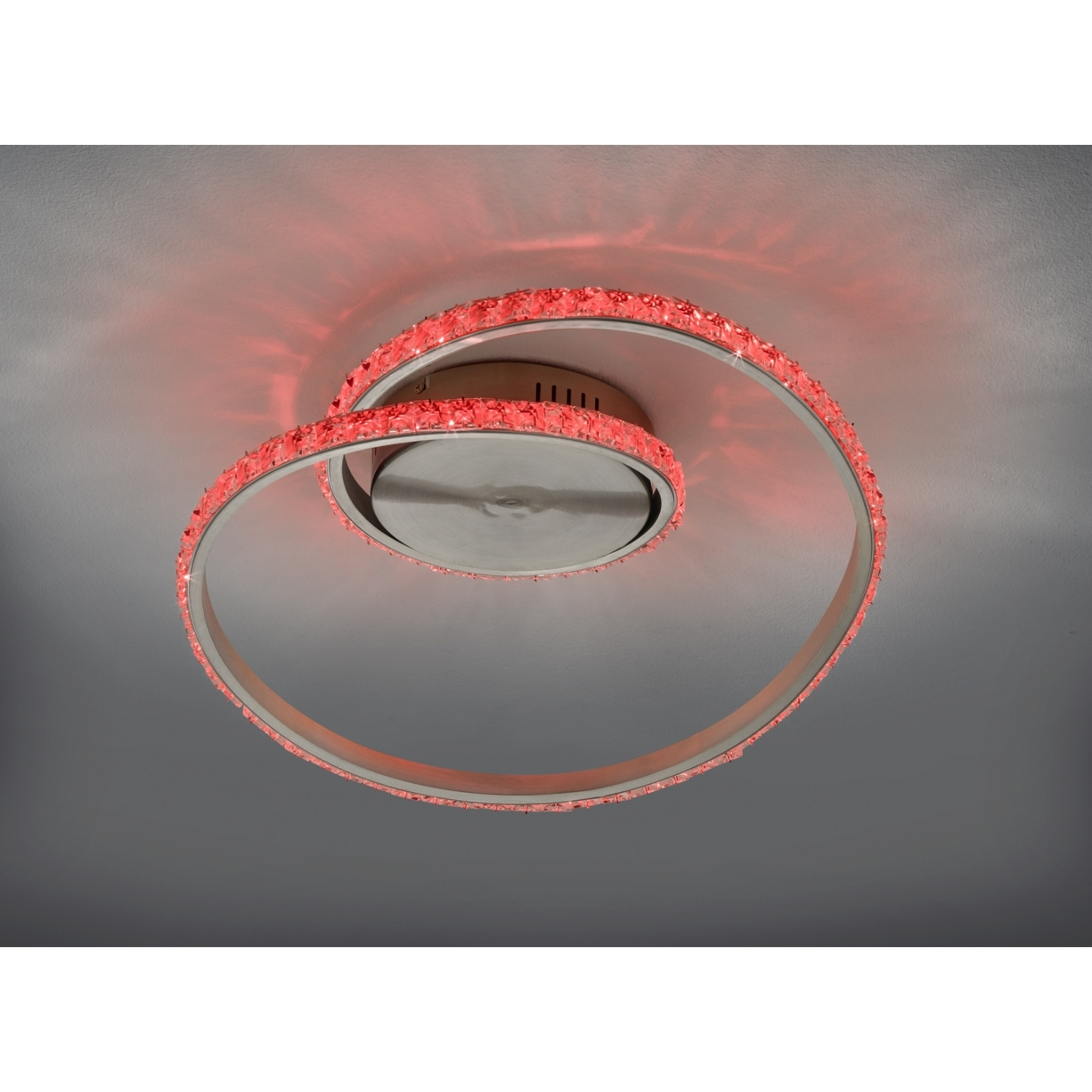 Una lampada da soffitto con un design a spirale, che emette luce rossa, su uno sfondo di soffitto grigio.