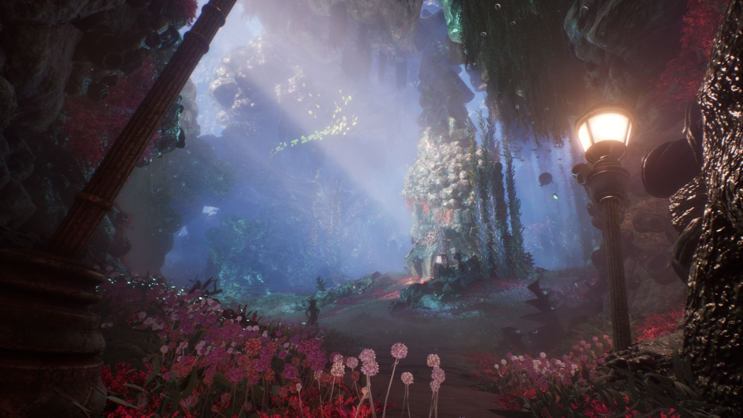 Grotta fantasy con fasci di luce, fiori e un vecchio lampione. Vegetazione lussureggiante.