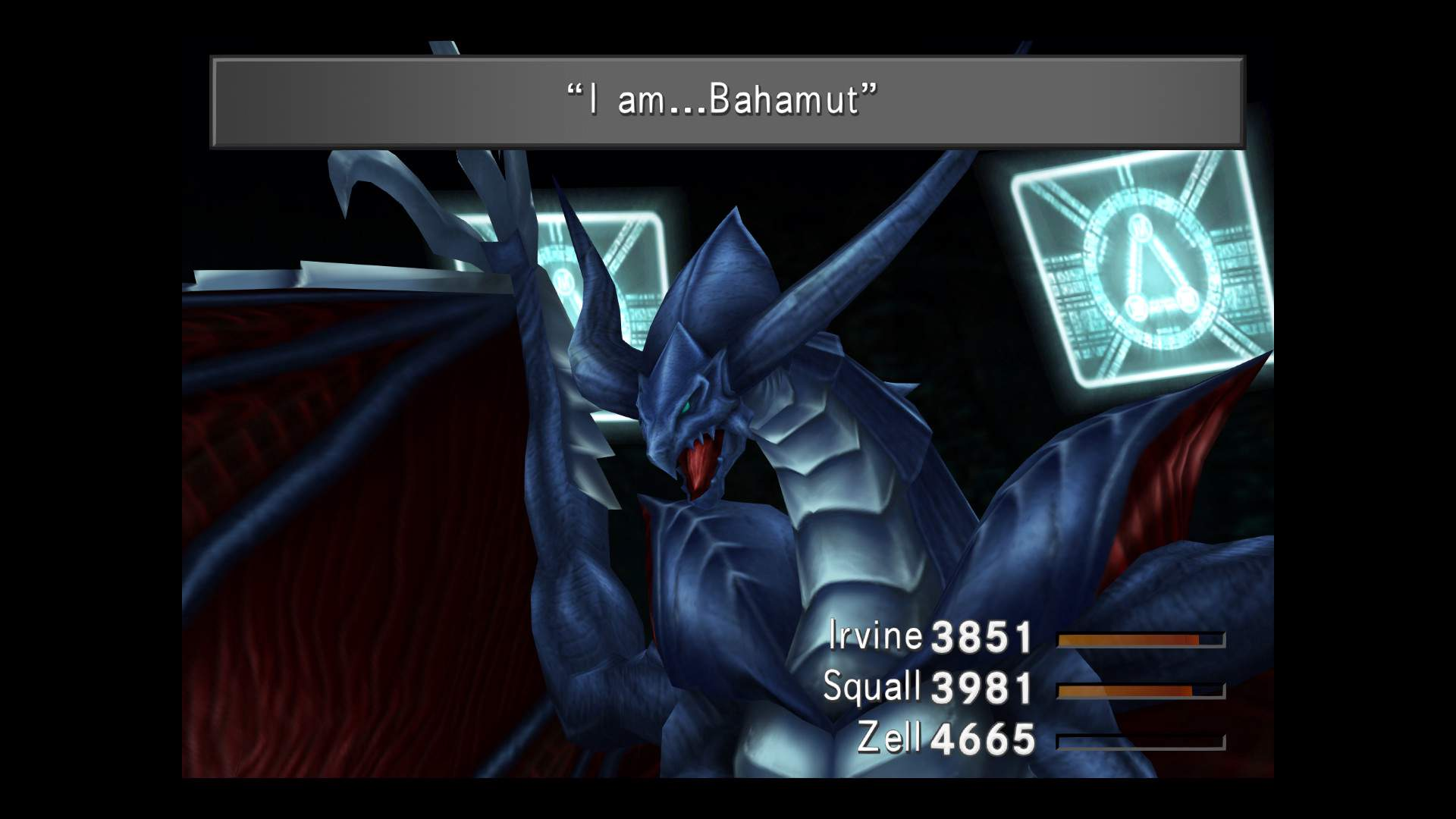 Ein blauer Drache, Bahamut, in einem Spiel. Sprechblase sagt: „Ich bin... Bahamut.“ Gesundheitsleisten für Irvine, Squall und Zell sind sichtbar.