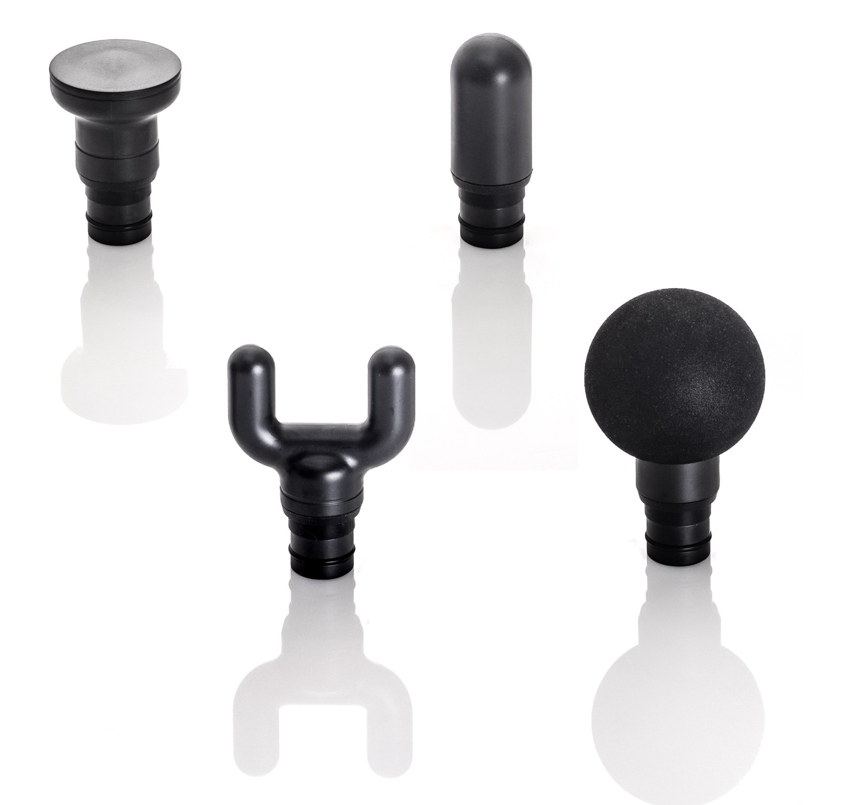 Cztery czarne nasadki do pistoletu do masażu. Górne dwa są cylindryczne. Dolne w kształcie Y i kuli.