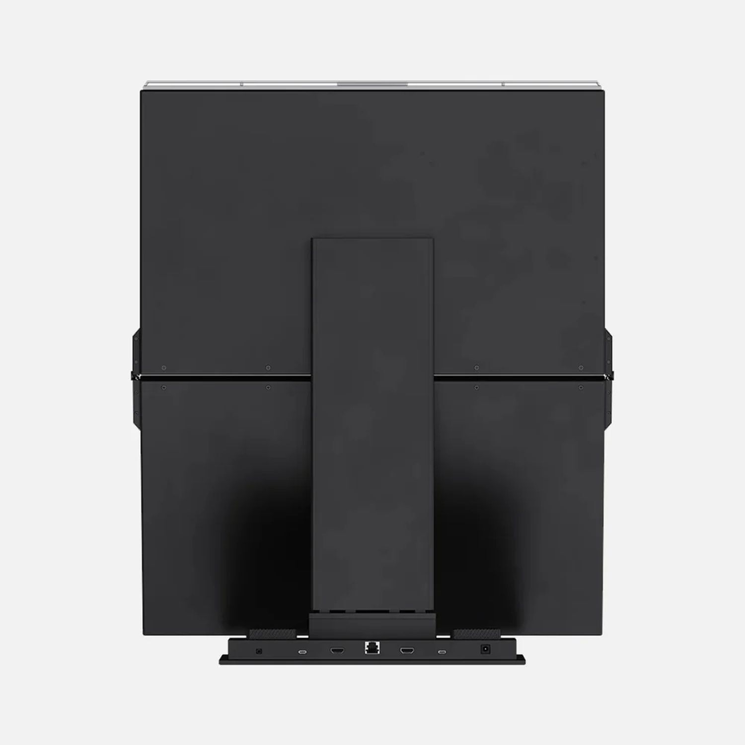 Vue arrière d'une configuration d'ordinateur noire avec des ports.