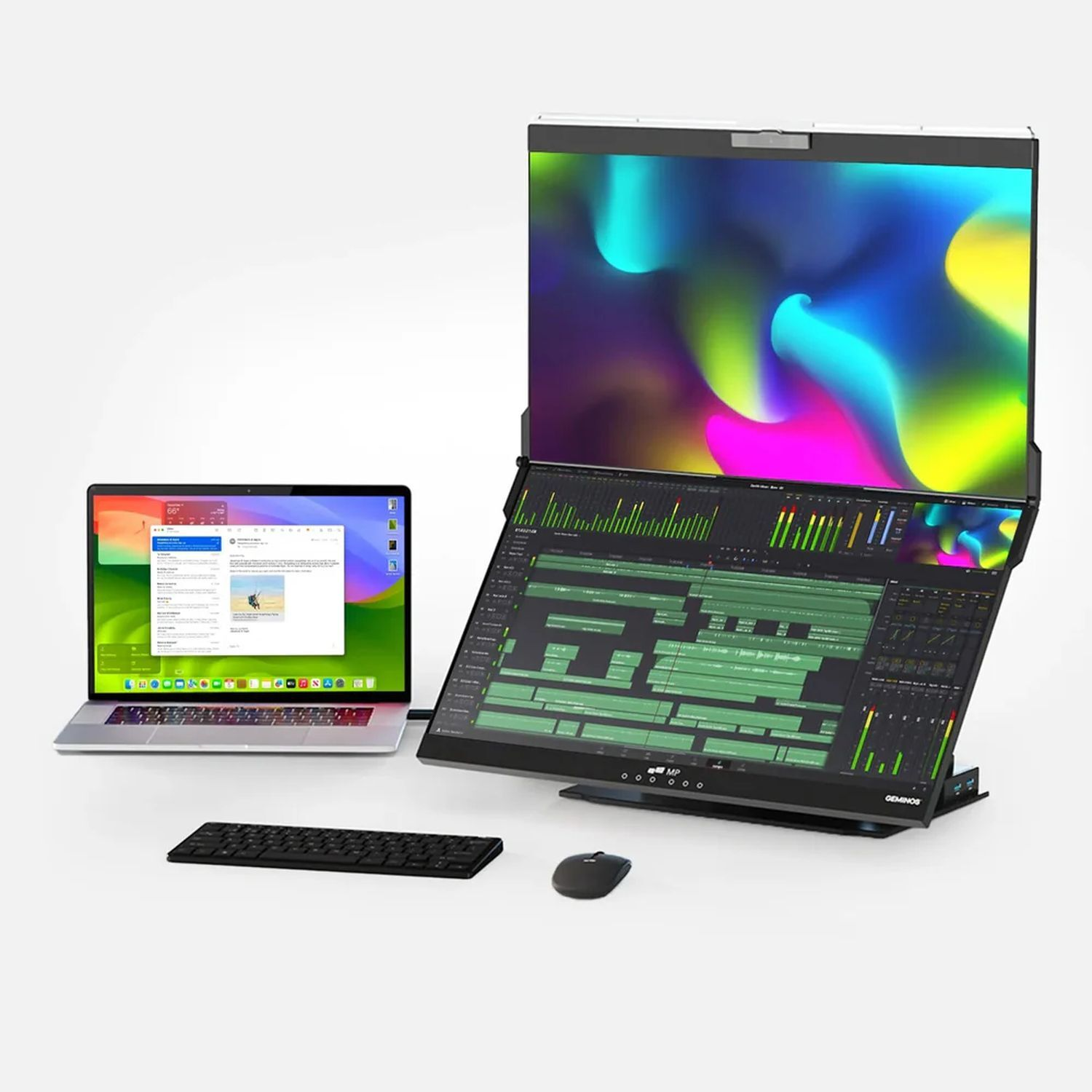 Un ordinateur portable et un grand écran connecté avec un clavier et une souris. L'écran affiche un logiciel.