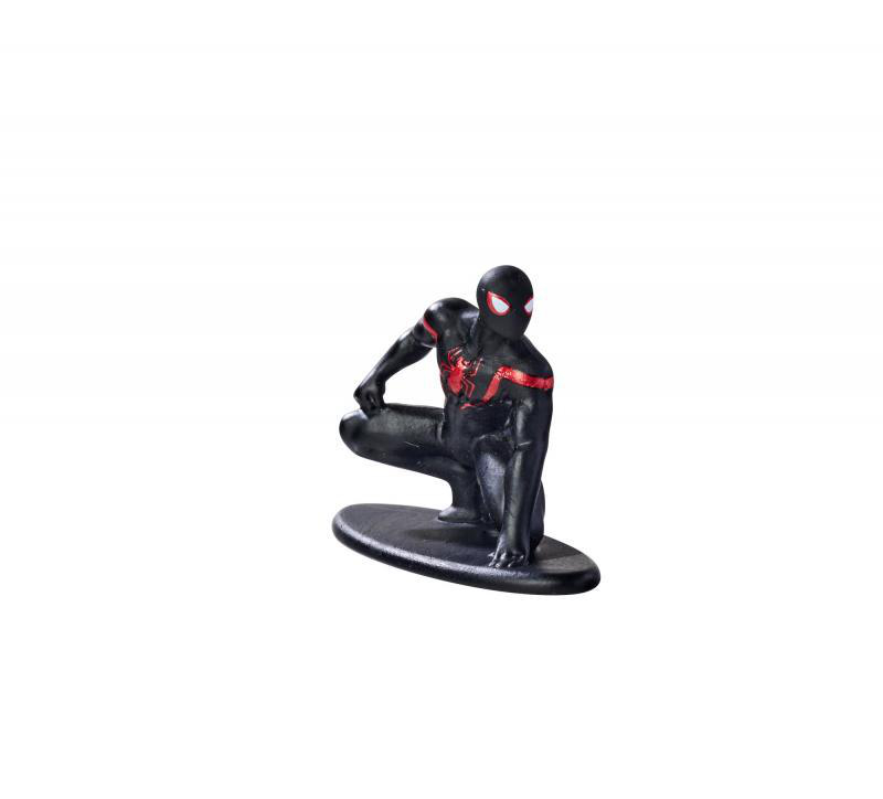 Spider-Man-Figur in geduckter Haltung. Schwarzer Anzug mit roten Akzenten. Weißer Hintergrund.