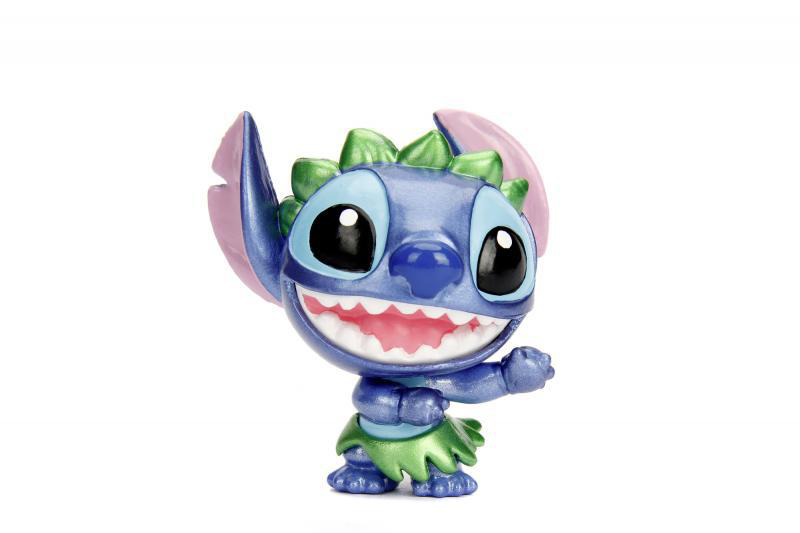 Stitch-Figur lächelt mit offenem Mund, trägt einen Grassrock, auf weißem Hintergrund.