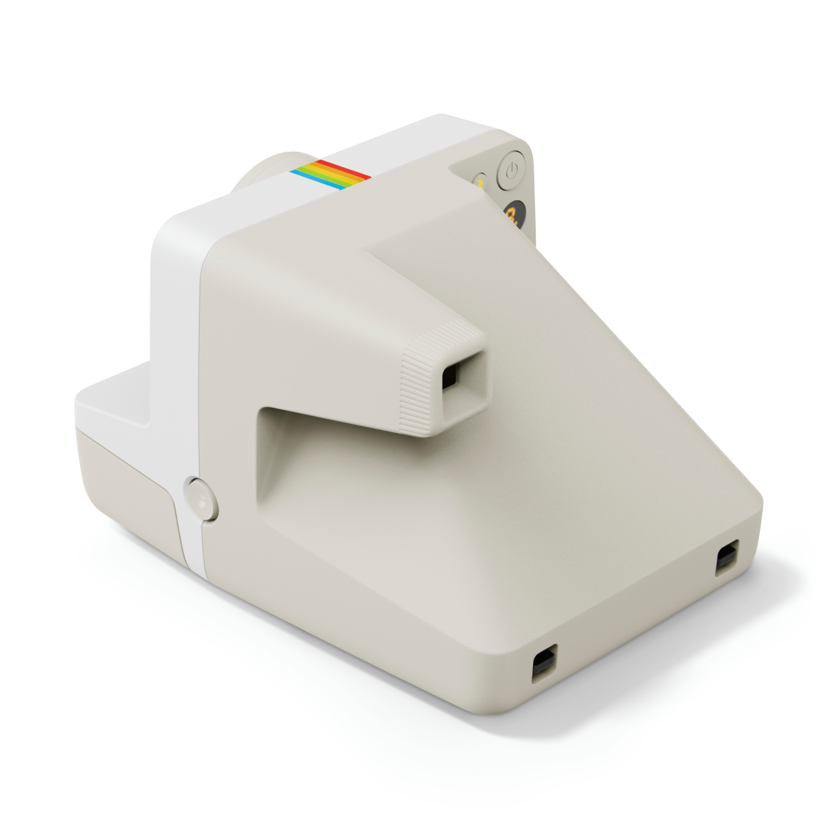Eine beige Polaroid-Kamera mit Regenbogenstreifen, leicht angewinkelt auf weißem Hintergrund.