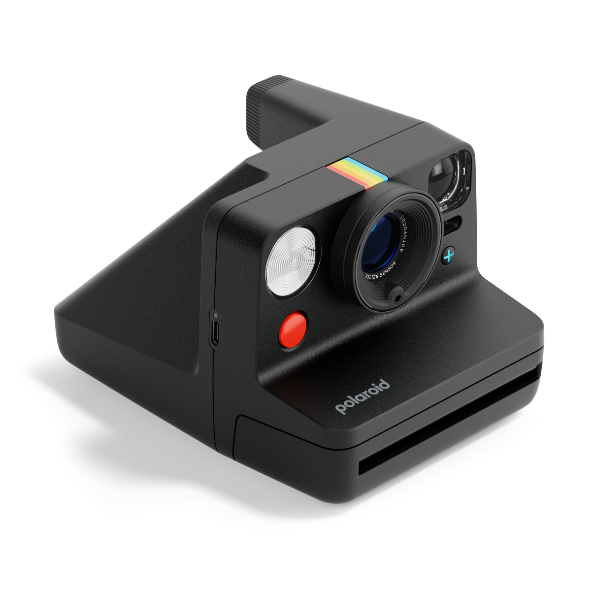 Eine schwarze Polaroid-Kamera mit einem Regenbogenstreifen auf der Vorderseite. Es ist auf weißem Hintergrund.