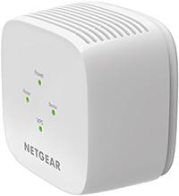 Ein weißes quadratisches Gerät, wahrscheinlich ein Netzwerkgerät, mit grünen Lichtern und dem Wort NETGEAR.