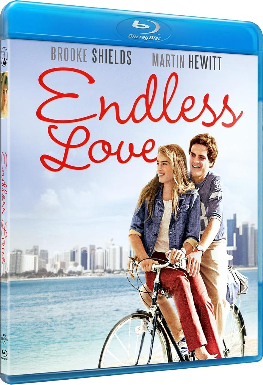 Filmposter für 'Endless Love'. Brooke Shields und Martin Hewitt auf einem Fahrrad, Stadtkulisse.