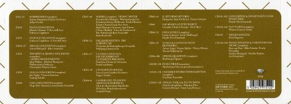CD-Rückseite mit Musiktiteln und Credits in mehreren Spalten, auf goldenem Hintergrund.