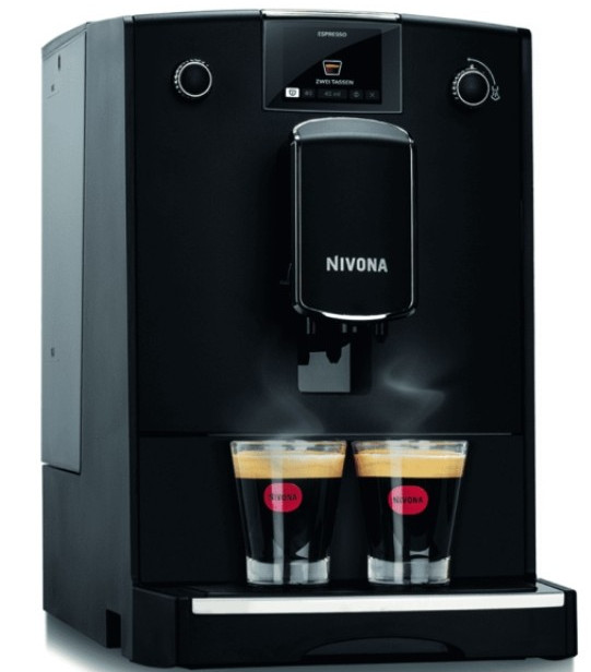 Czarny ekspres do kawy z dwoma szklankami kawy.