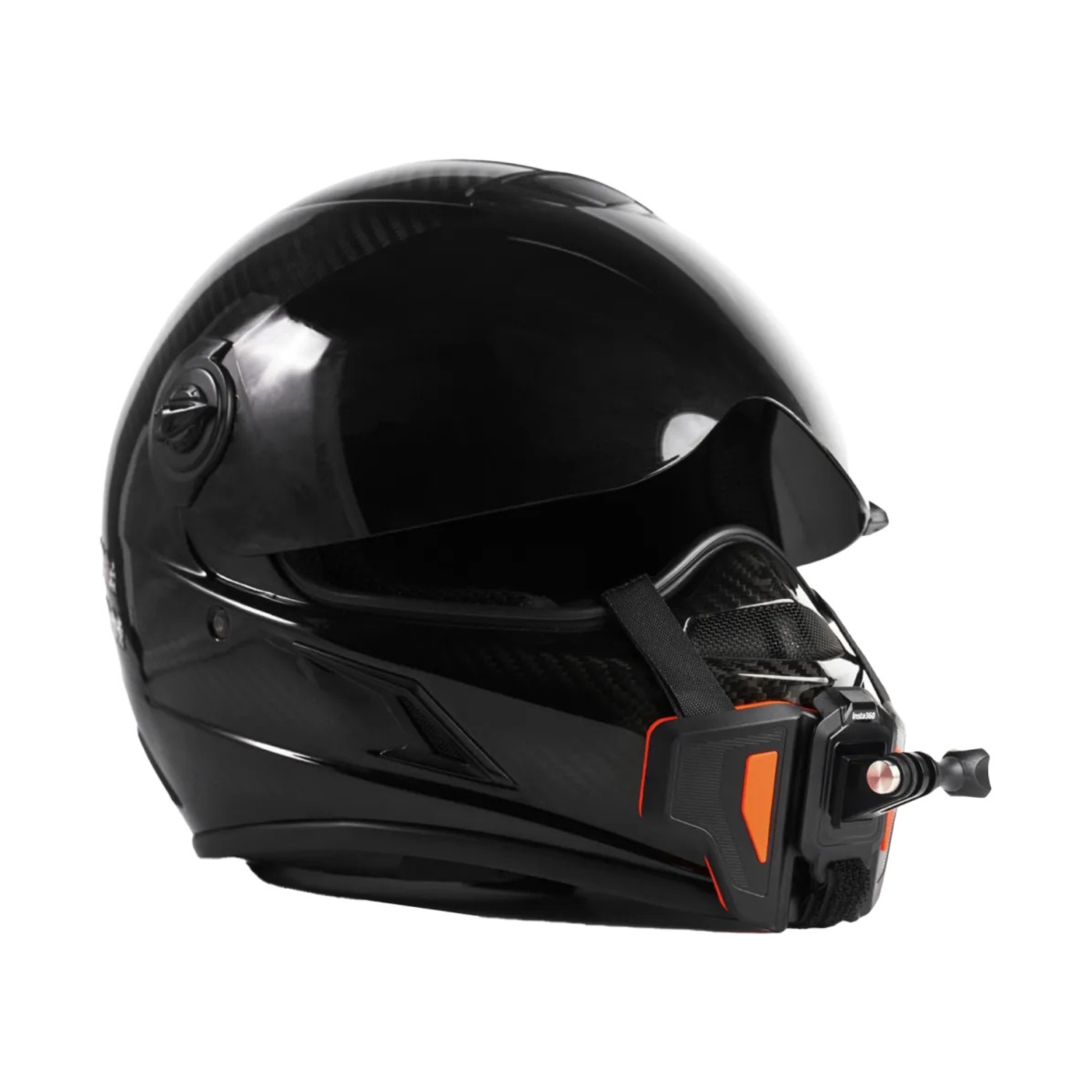 Casco da moto nero con action cam montata su sfondo bianco.