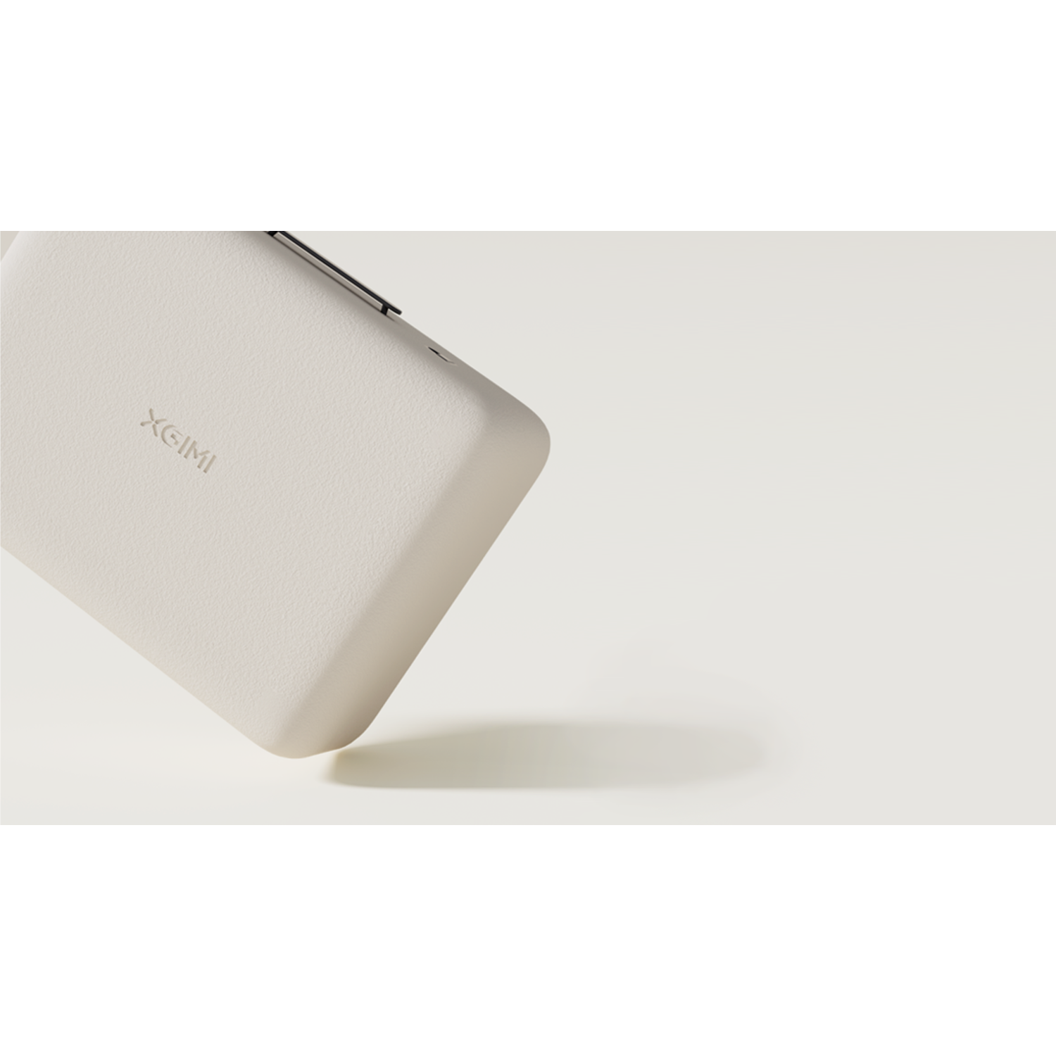 Un projecteur portable blanc avec la marque XGIMI visible.