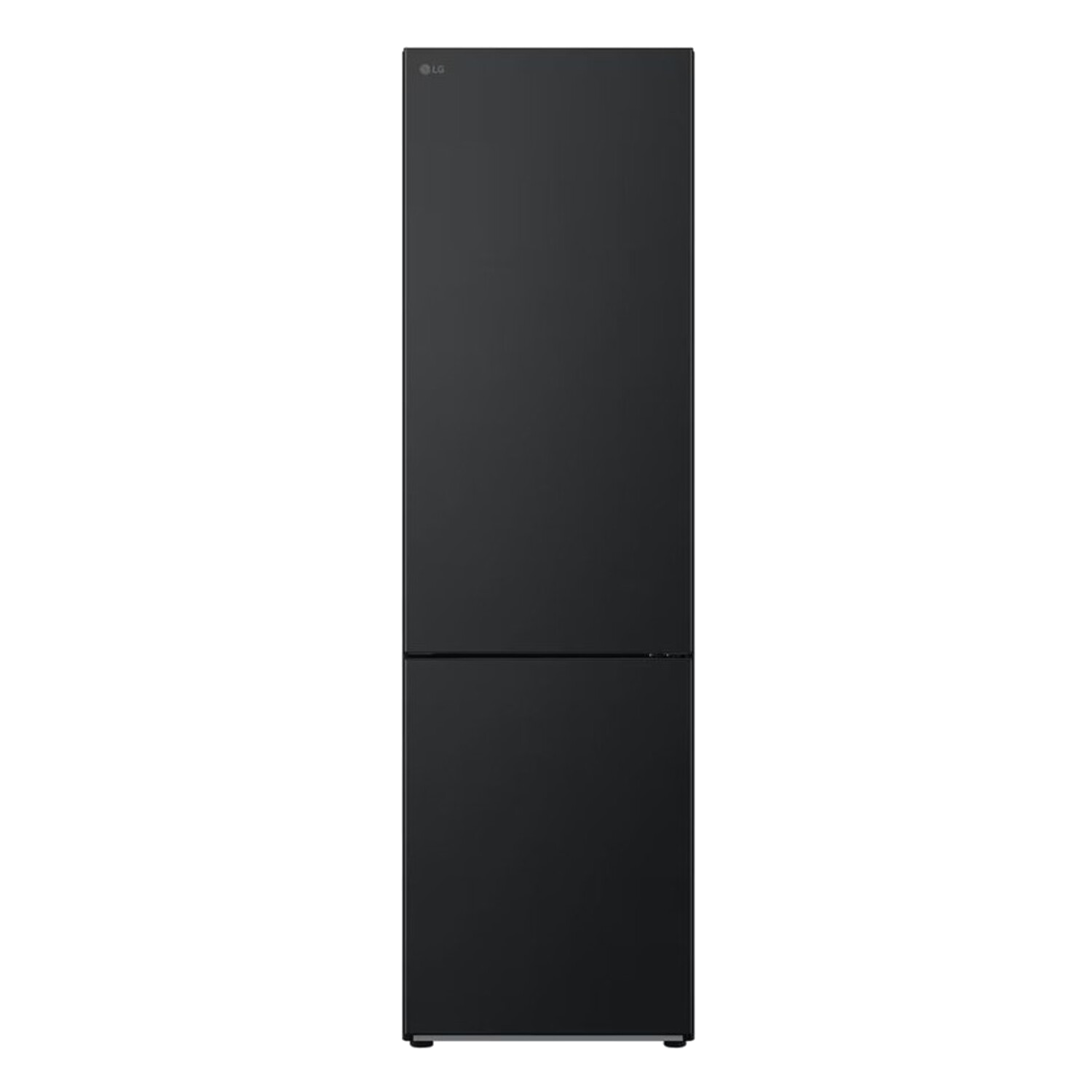 Zwarte LG koelkast met twee deuren. Het LG-logo is bovenaan zichtbaar. Zwarte achtergrond.