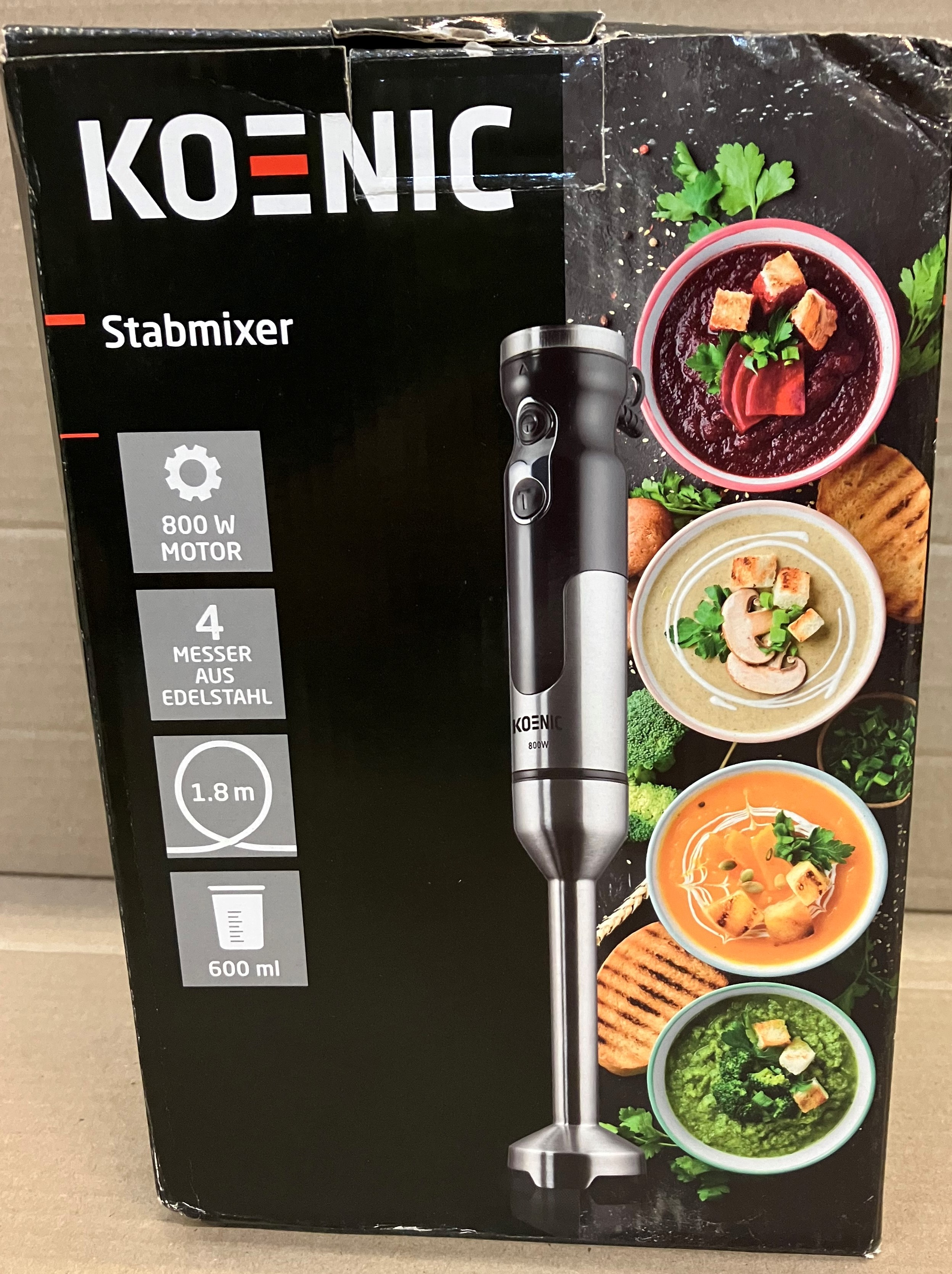 Pudełko z blenderem ręcznym, różnymi zupami i tekstem.