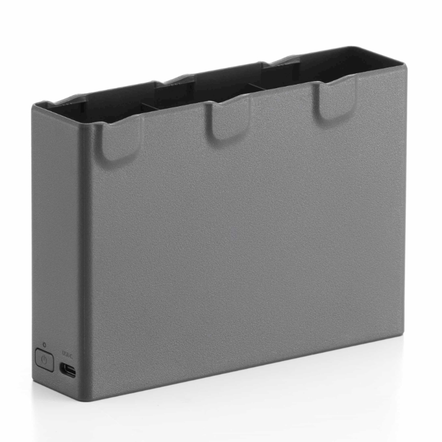Scatola rettangolare grigia. C'è un pulsante e una porta per USB-C sul lato.