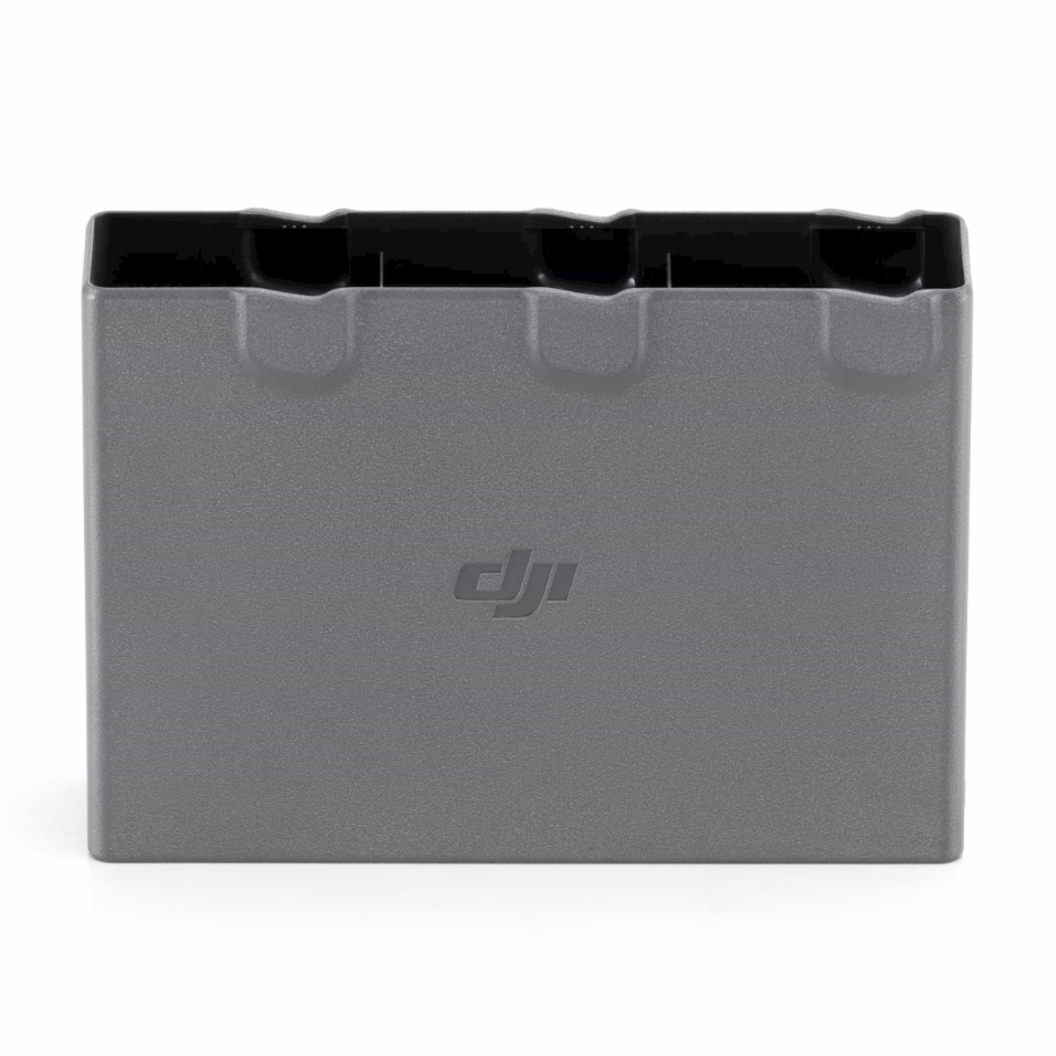 Una custodia di ricarica rettangolare grigia con il logo DJI. Ha diversi slot per batterie.