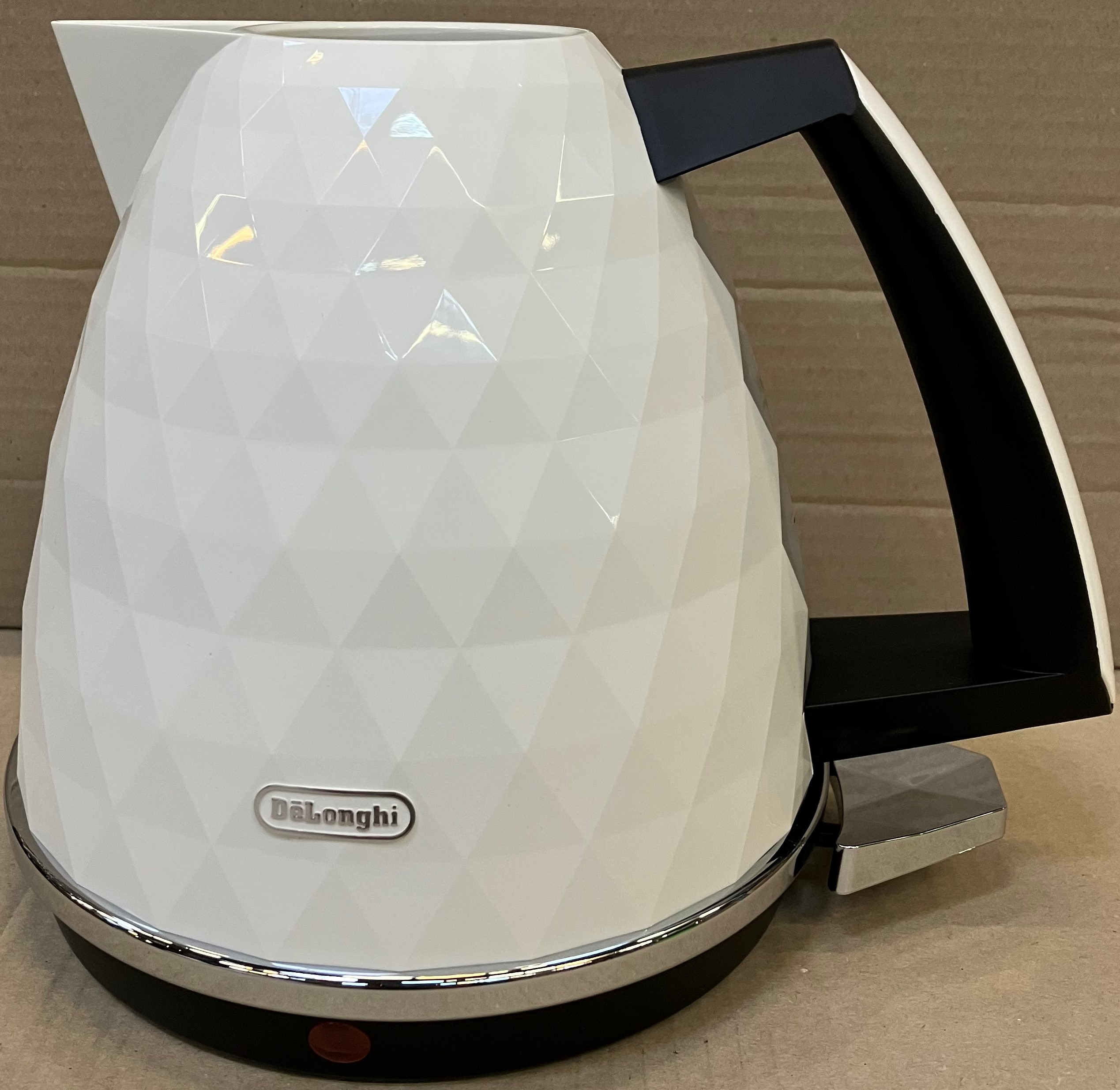 OUTLET - Czajnik DE LONGHI Brillante KBJ 2001.W Biały