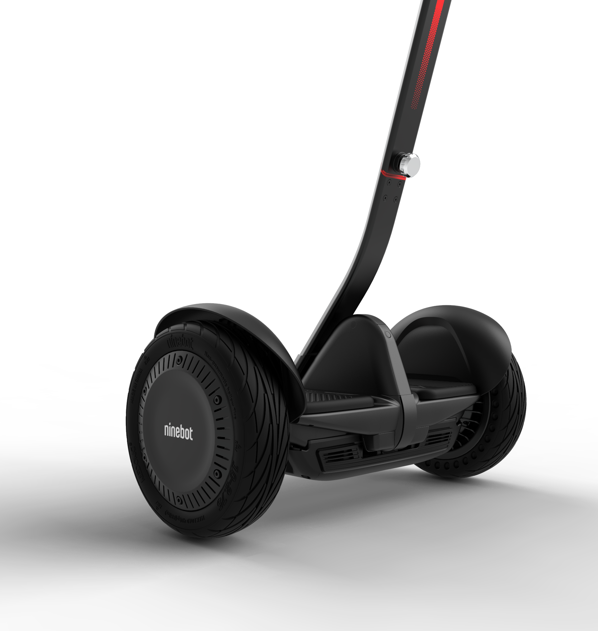 Siyah bir yüzey üzerinde siyah bir Ninebot scooter.
