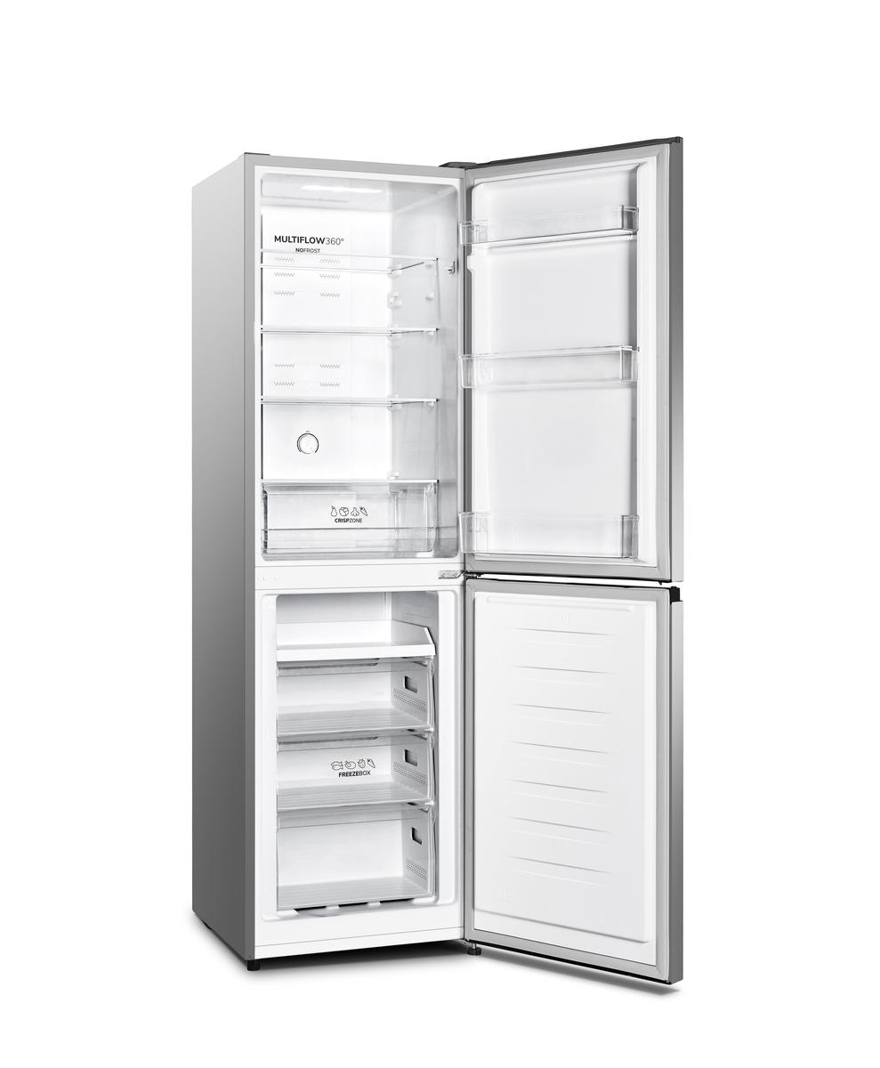Ein Kühlschrank mit geöffneten Türen, der Regale und Fächer im Inneren zeigt.