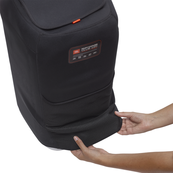 Una funda negra para altavoz JBL PartyBox 120, sostenida por dos manos.