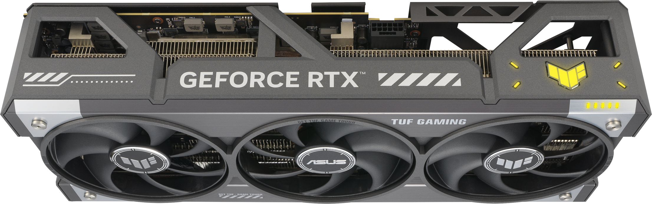 Una scheda grafica nera e grigia con tre ventole. Testo GeForce RTX.