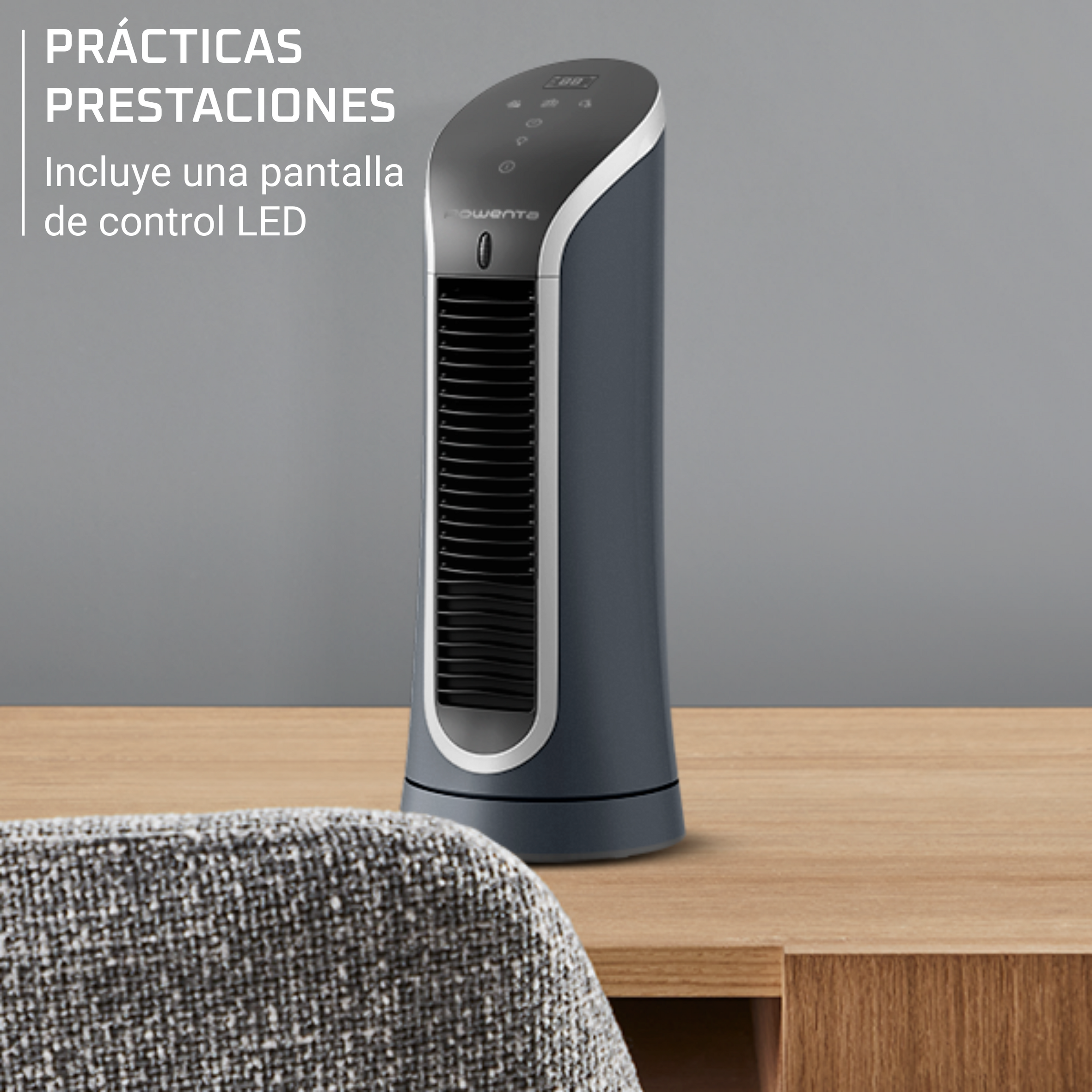 Un ventilador de torre gris oscuro sobre una mesa de madera. El ventilador tiene un panel de control LED.